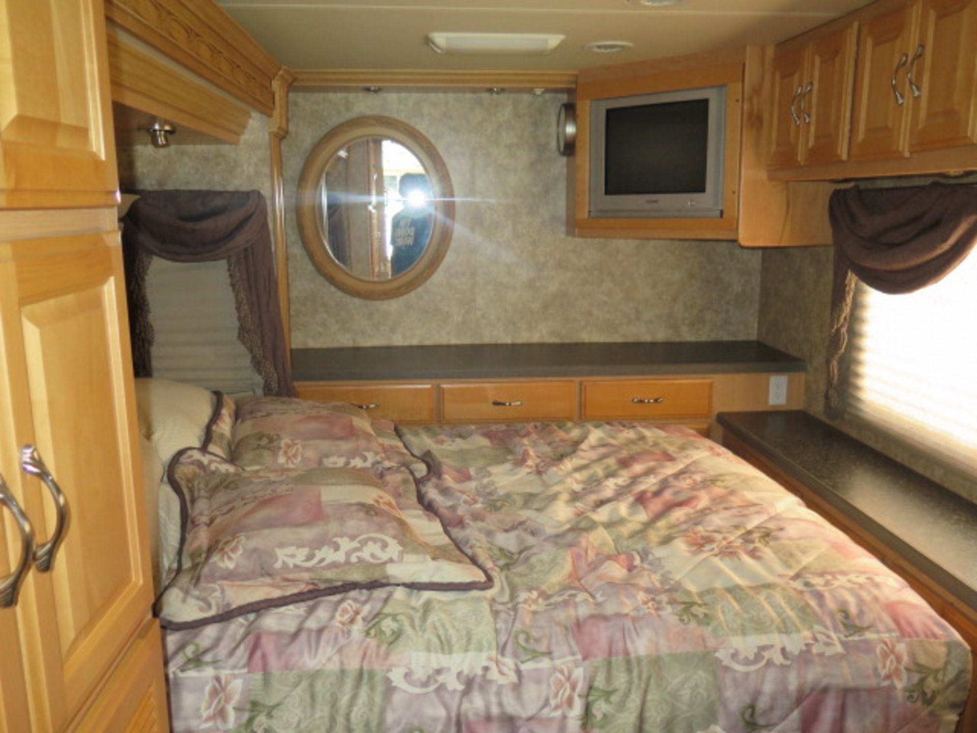 2006 Cross Country SE mdl. 376DS 37.5’ Diesel Pusher Motorhome Lisc# 6FEB565 w/ Freightliner - Image 35 of 41