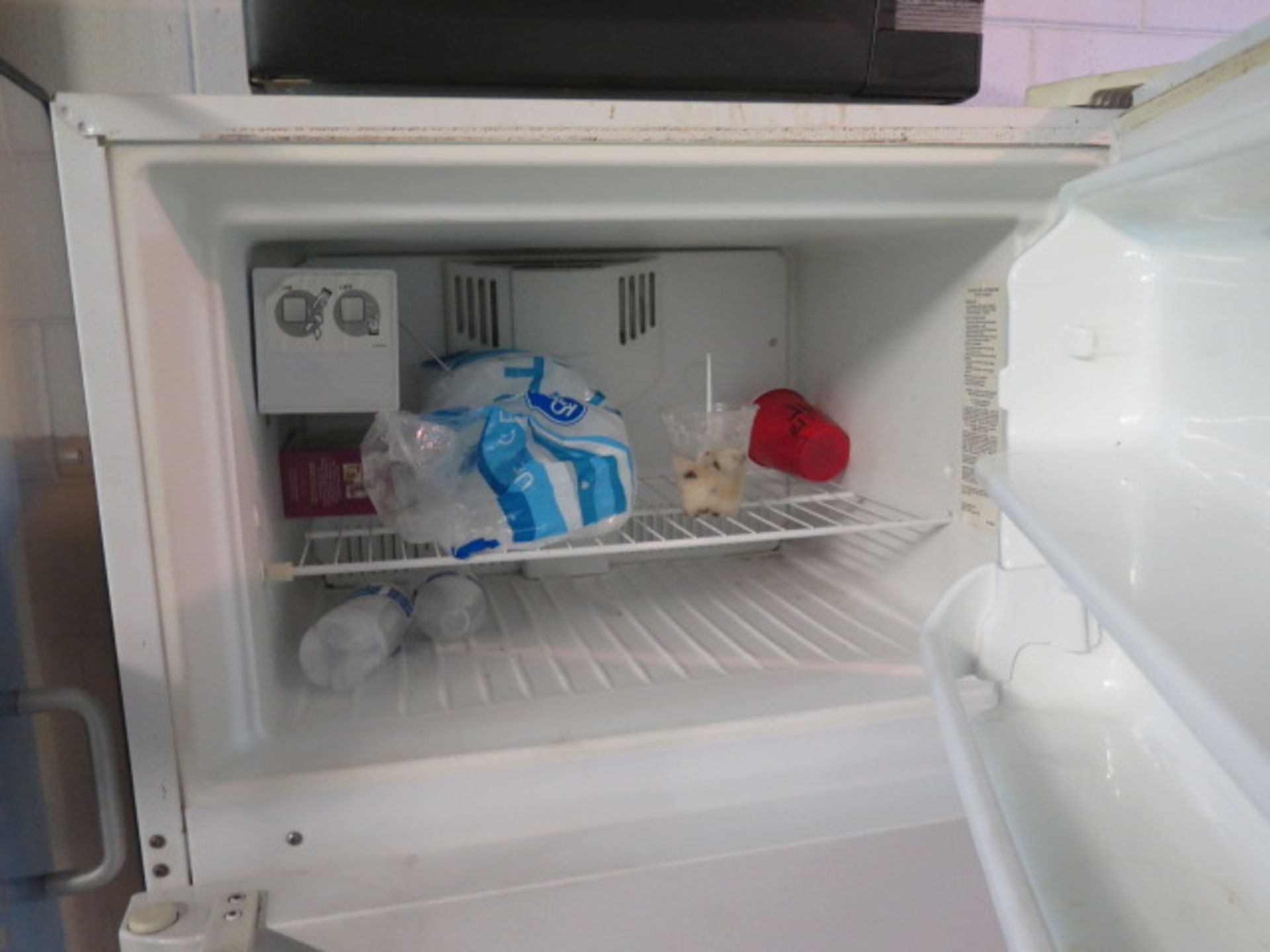 Refrigerator and Microwave (SOLD AS-IS - NO WARRANTY) - Image 3 of 4