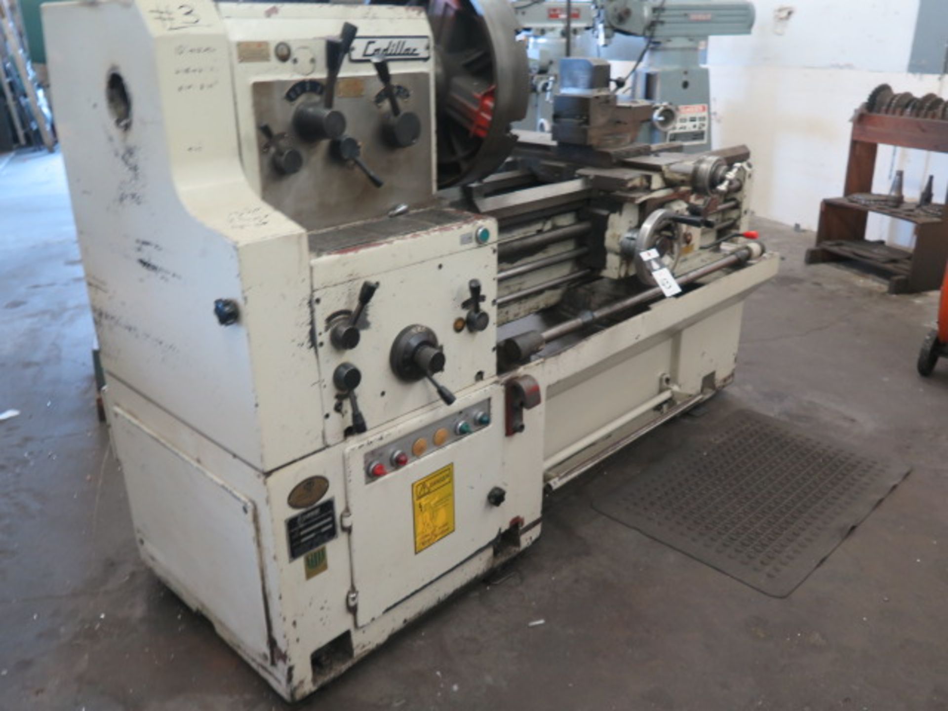 Cadillac 22” Geared Head Gap Bed Lathe s/n B92892 w/ 25-1500 RPM, Inch/mm Threading, SOLD AS IS - Image 3 of 11