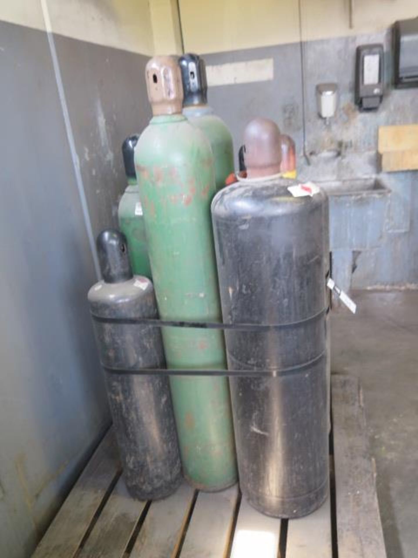 Oxygen and Acetelene Tanks (9) (SOLD AS-IS - NO WARRANTY) - Image 3 of 4