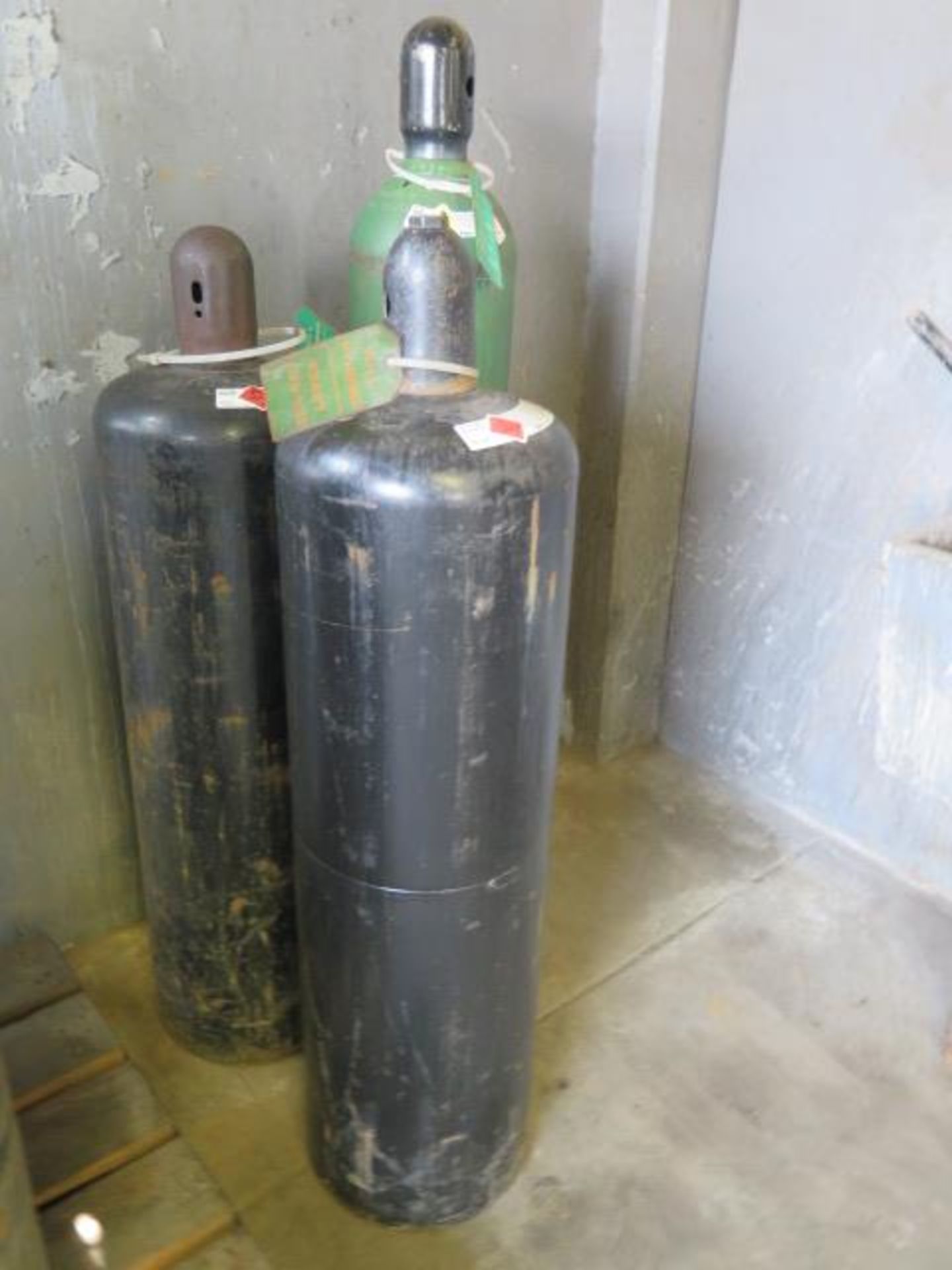 Oxygen and Acetelene Tanks (9) (SOLD AS-IS - NO WARRANTY) - Image 2 of 4