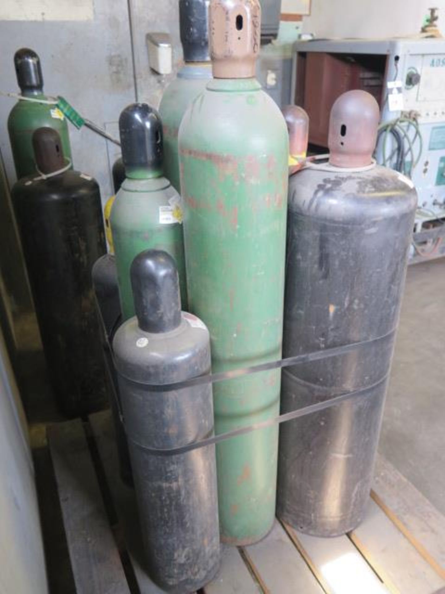 Oxygen and Acetelene Tanks (9) (SOLD AS-IS - NO WARRANTY) - Image 4 of 4