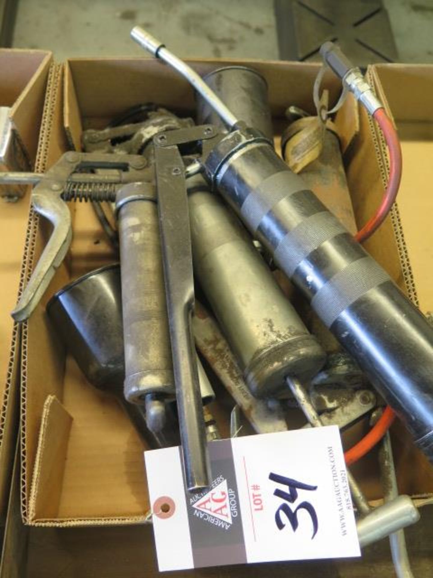 Grease Guns and Oil Cans (SOLD AS-IS - NO WARRANTY)