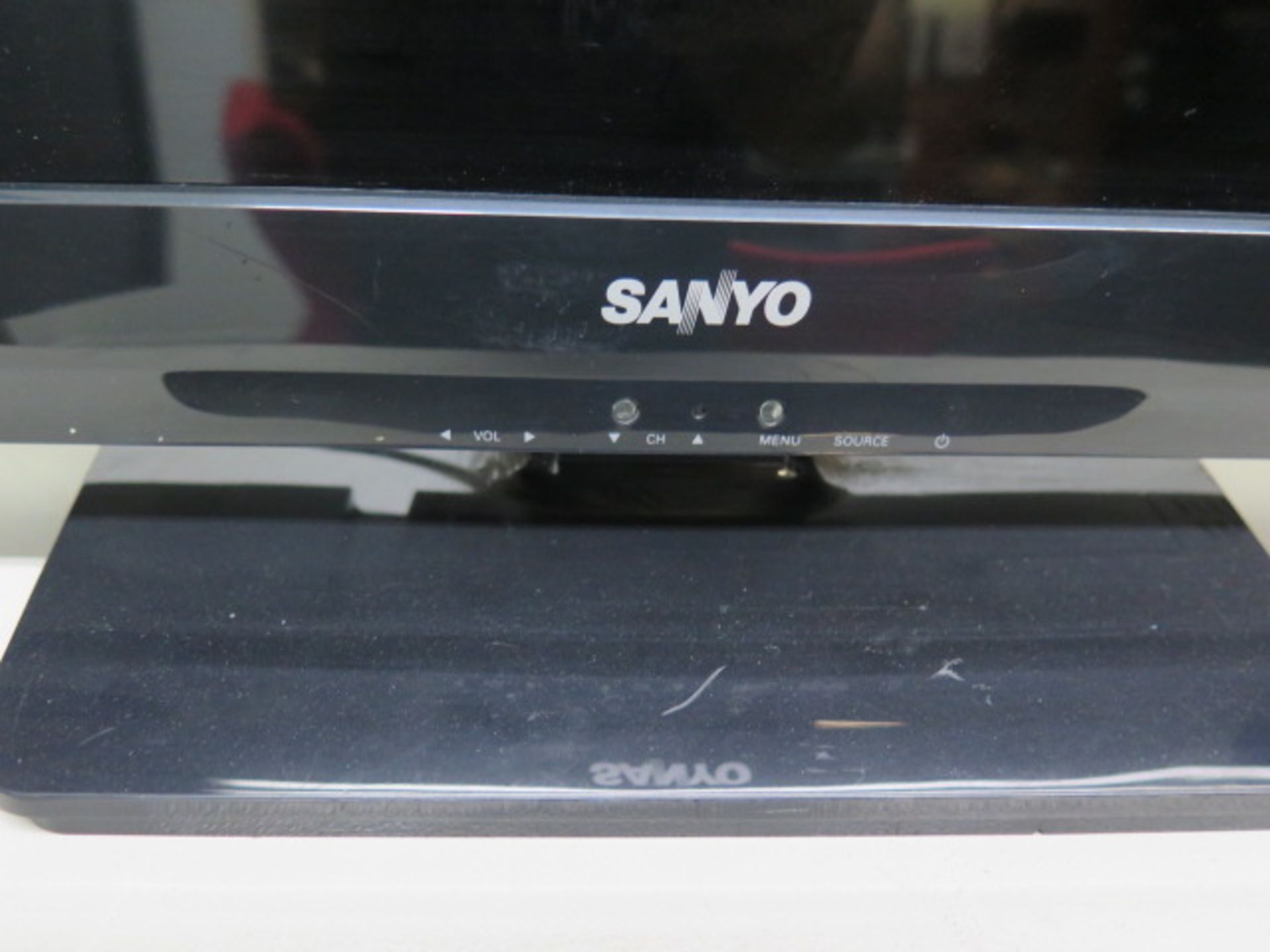 Sanyo FW32D06F 32" LED TV (SOLD AS-IS - NO WARRANTY) - Image 3 of 3