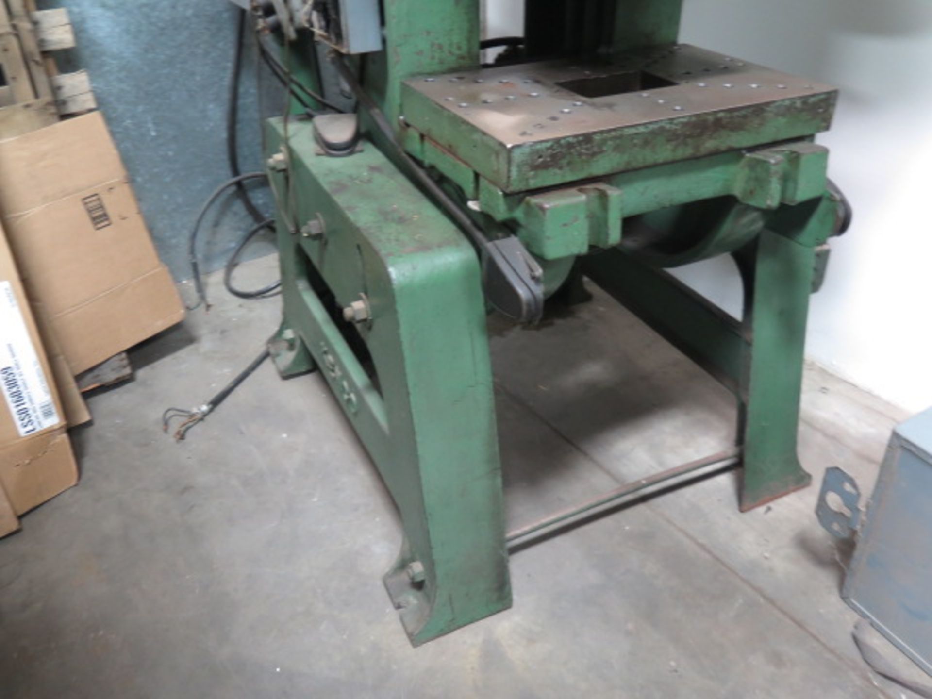 Kenco 32-301 32 Ton OBI Stamping Press s/n 32-25-1065 w/ 14” x 22” Bolster Area (SOLD AS-IS) - Image 5 of 8