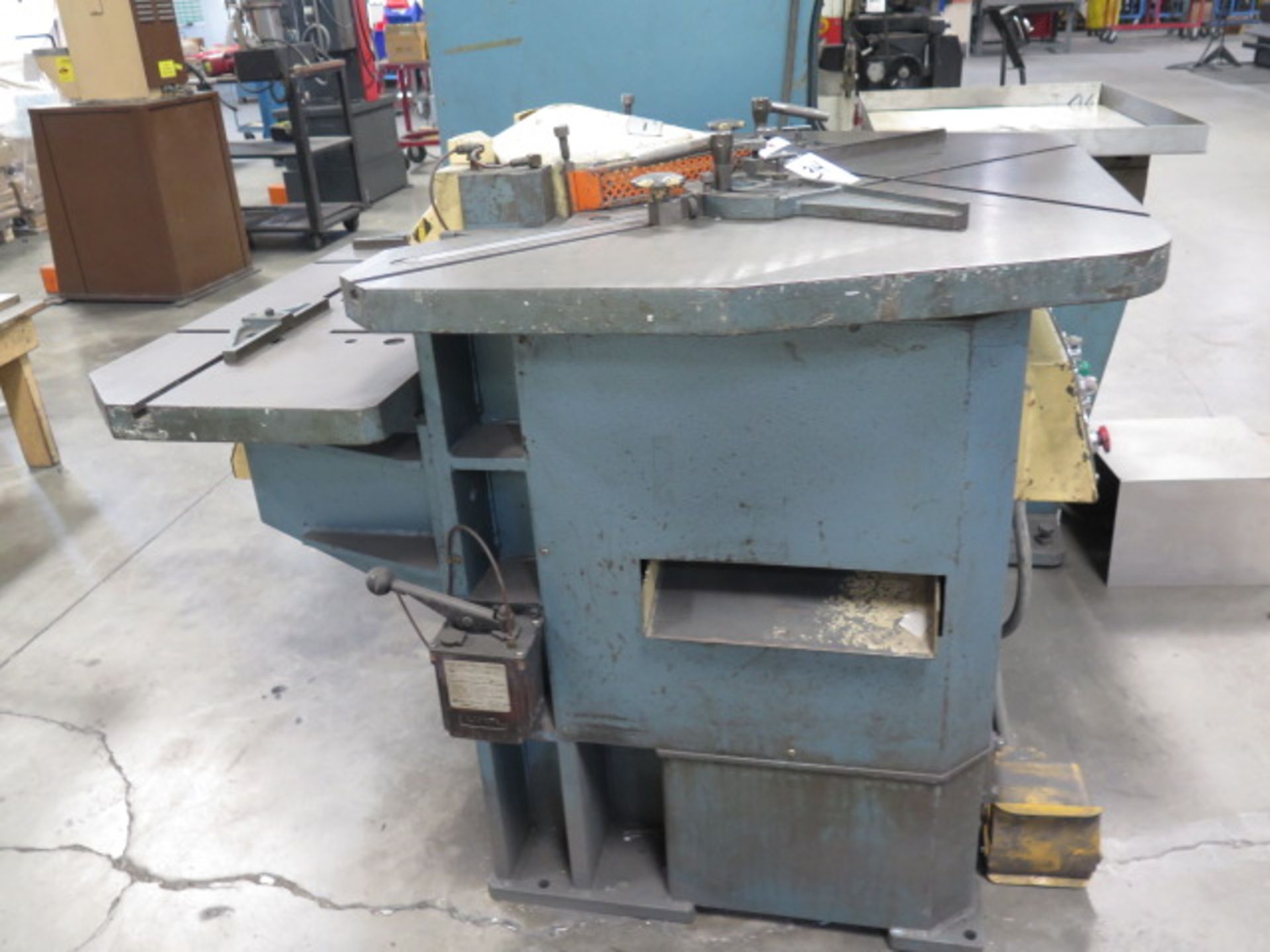 Amada CSW-220 Dual Head Hydraulic 8 5/8” x 8 5/8” Corner Notcher and 2 ¾” x 4” Coping, SOLD AS IS - Image 2 of 12