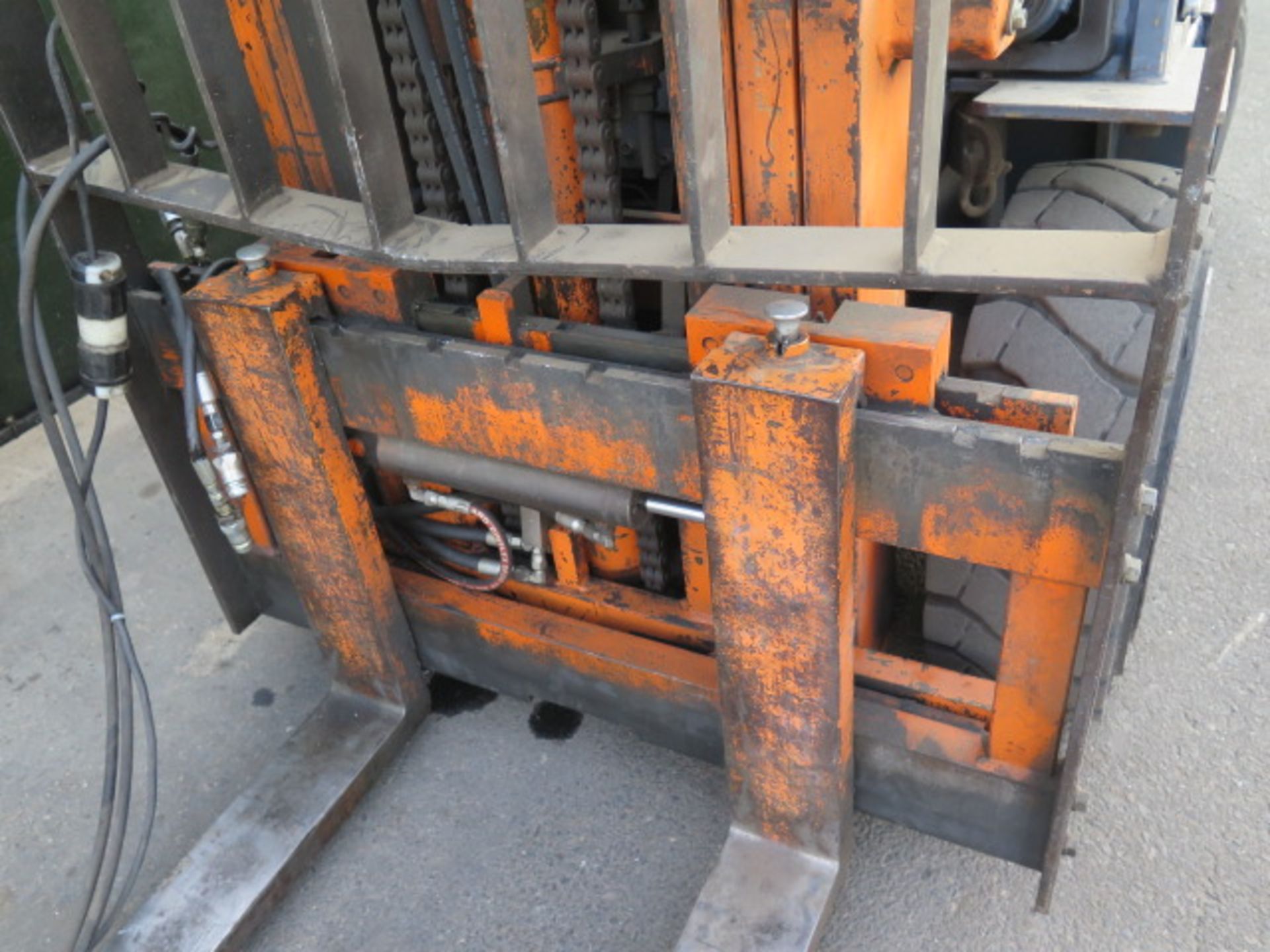 Toyota 02-5FGC30 5800 Lb Cap LPG Forklift s/n 5FGC30-11577 w/ 3-Stage Mast, Side Shift, SOLD AS IS - Image 4 of 11