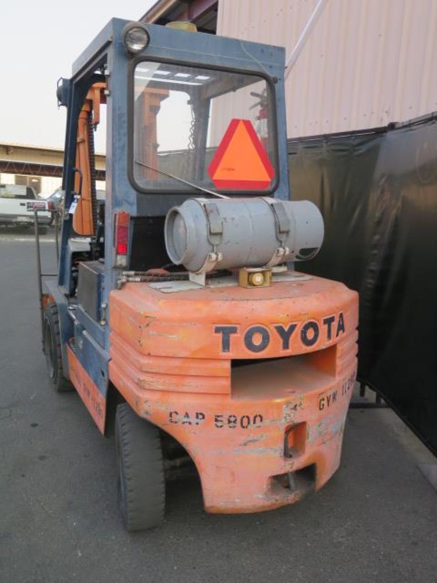 Toyota 02-5FGC30 5800 Lb Cap LPG Forklift s/n 5FGC30-11577 w/ 3-Stage Mast, Side Shift, SOLD AS IS - Image 2 of 11