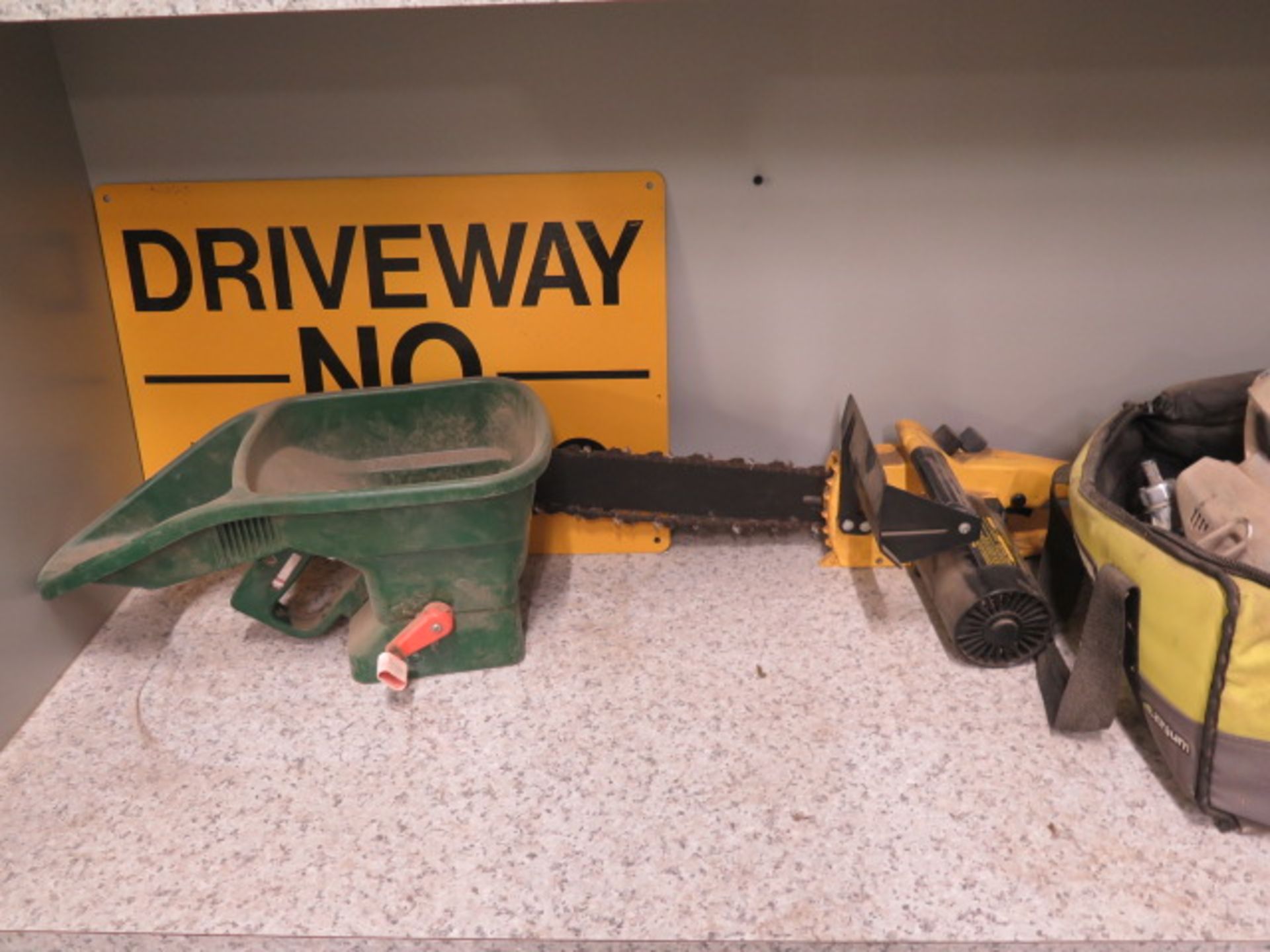 Electric Chain Saw and Paint Sprayer (SOLD AS-IS - NO WARRANTY) - Image 2 of 4