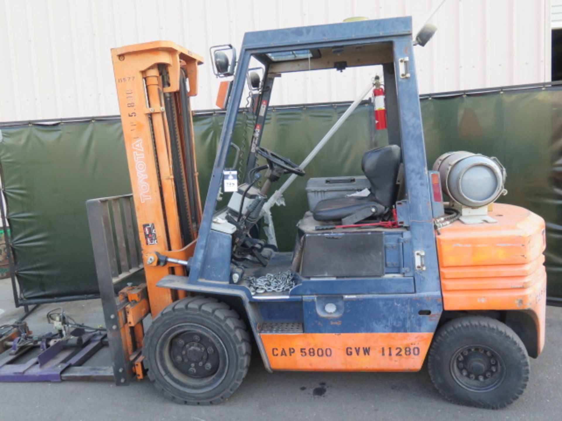 Toyota 02-5FGC30 5800 Lb Cap LPG Forklift s/n 5FGC30-11577 w/ 3-Stage Mast, Side Shift, SOLD AS IS