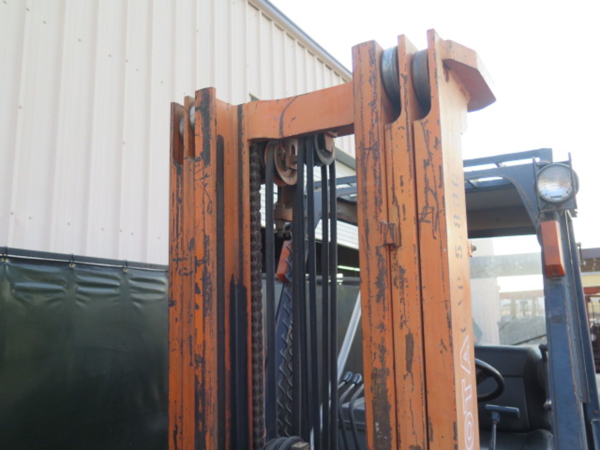 Toyota 02-5FGC30 5800 Lb Cap LPG Forklift s/n 5FGC30-11577 w/ 3-Stage Mast, Side Shift, SOLD AS IS - Image 5 of 11