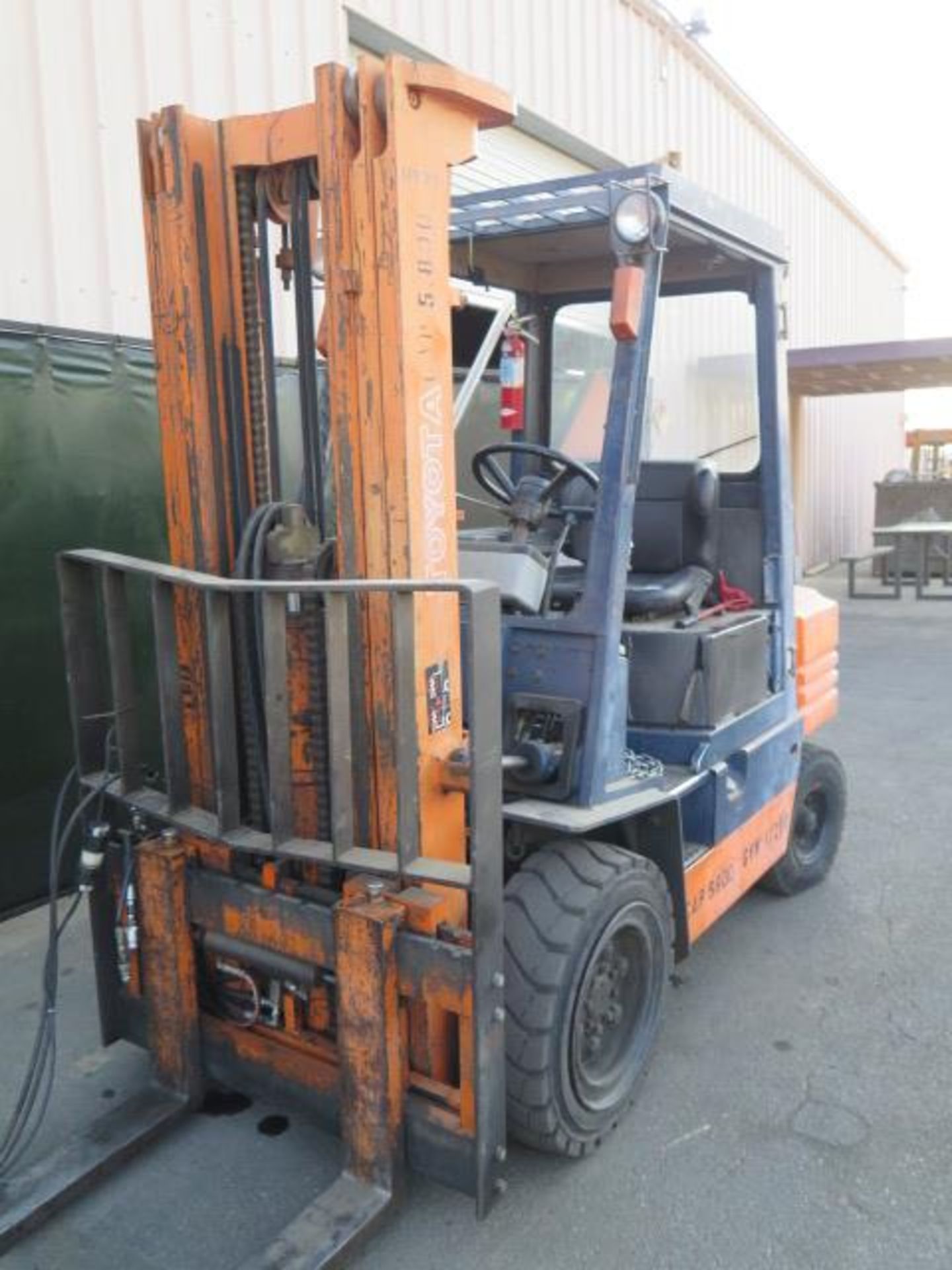 Toyota 02-5FGC30 5800 Lb Cap LPG Forklift s/n 5FGC30-11577 w/ 3-Stage Mast, Side Shift, SOLD AS IS - Image 3 of 11