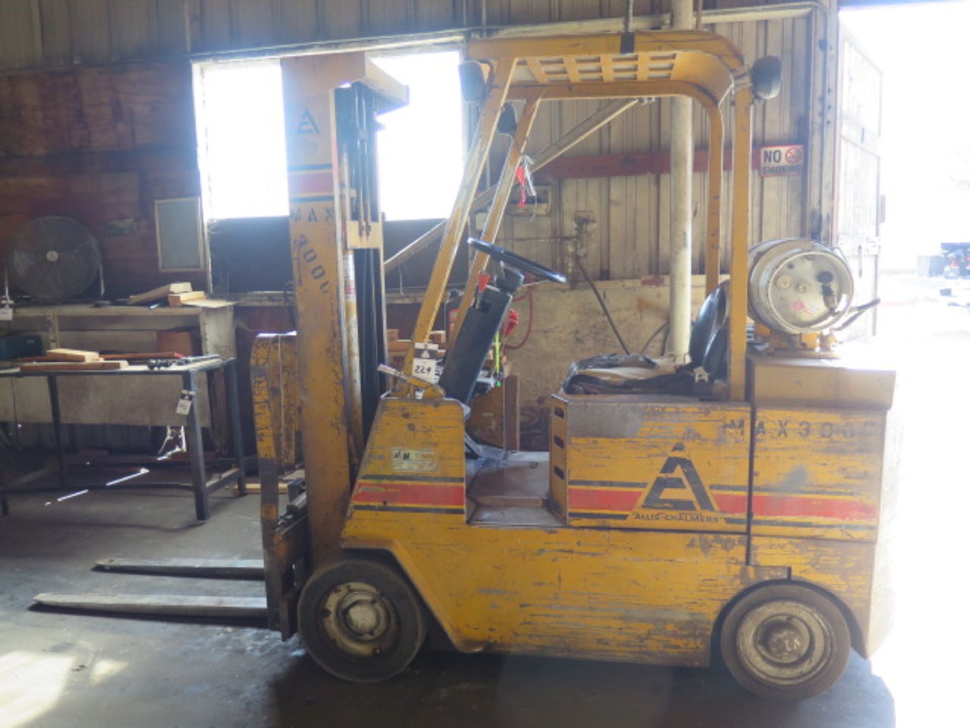 Allis Chalmers ACC40K LPS 4000 Lb Cap LPG Forklift s/n AEL508145 w/ 2-Stage Mast, 130” Lift NO TANK