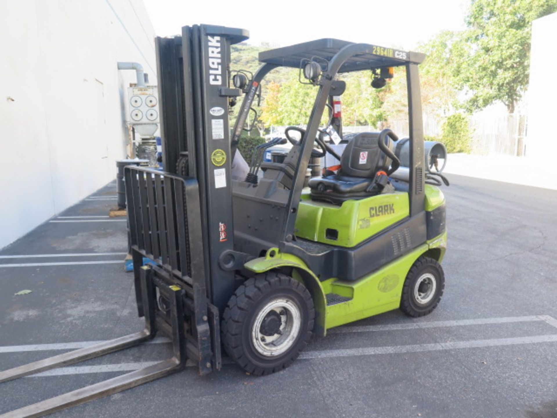 Clark C25 5000 Lb LPG Forklift s/n P-2321-0460-9862CNF w/ 3-Stage, 189" Lift, Side Shift, SOLD AS IS