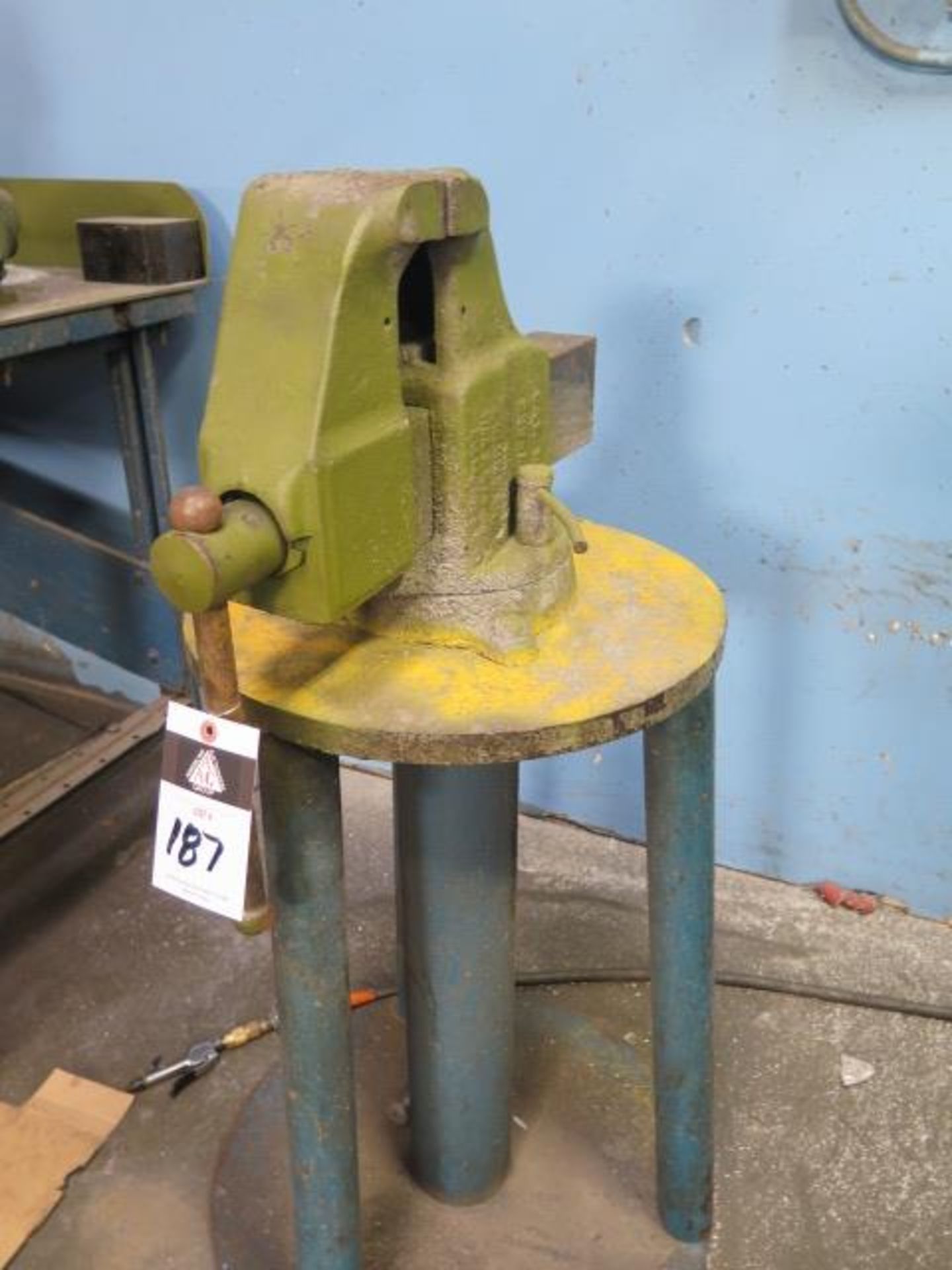 Columbian 5" Pedestal Mounted Vise (SOLD AS-IS - NO WARRANTY)