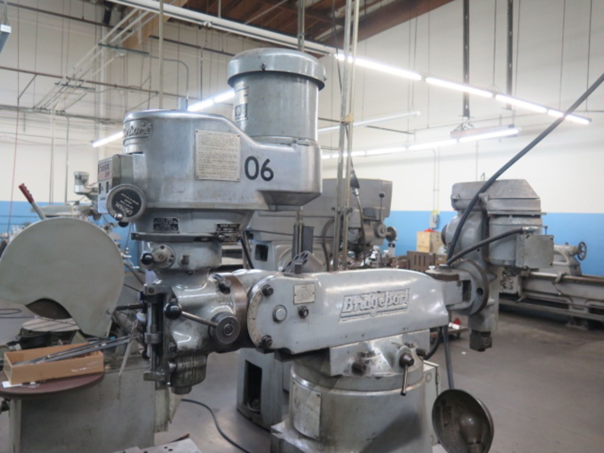 Bridgepoer Series 1 - 2Hp Mill s/n 218799 w/ 60-4200 Dial Change RPM, 9" x 42" Table, SOLD AS IS - Image 3 of 9