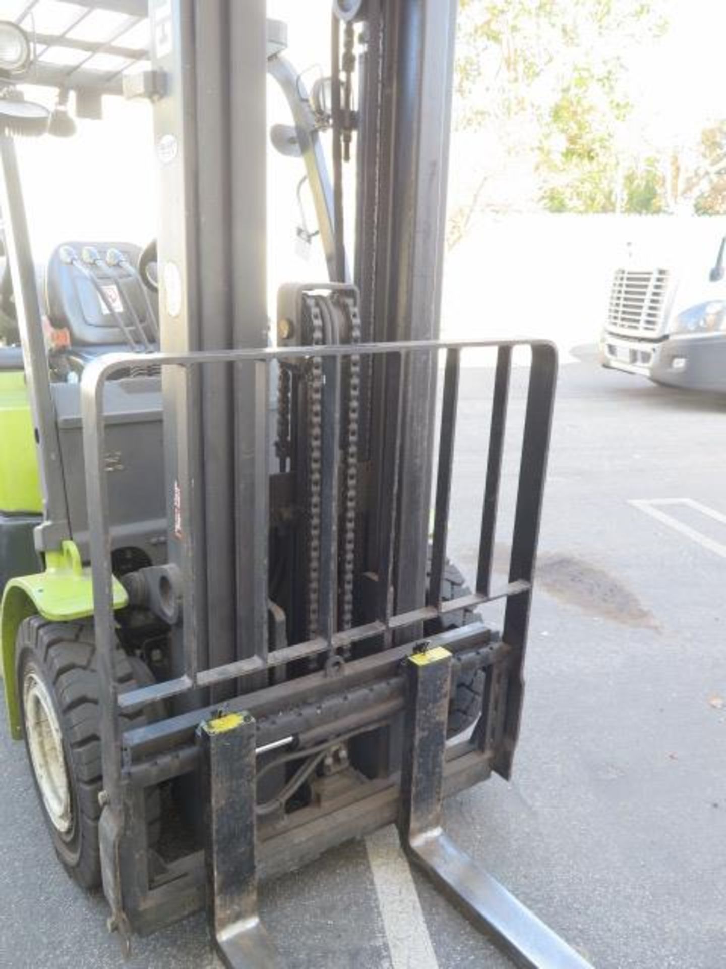 Clark C25 5000 Lb LPG Forklift s/n P-2321-0460-9862CNF w/ 3-Stage, 189" Lift, Side Shift, SOLD AS IS - Image 5 of 18