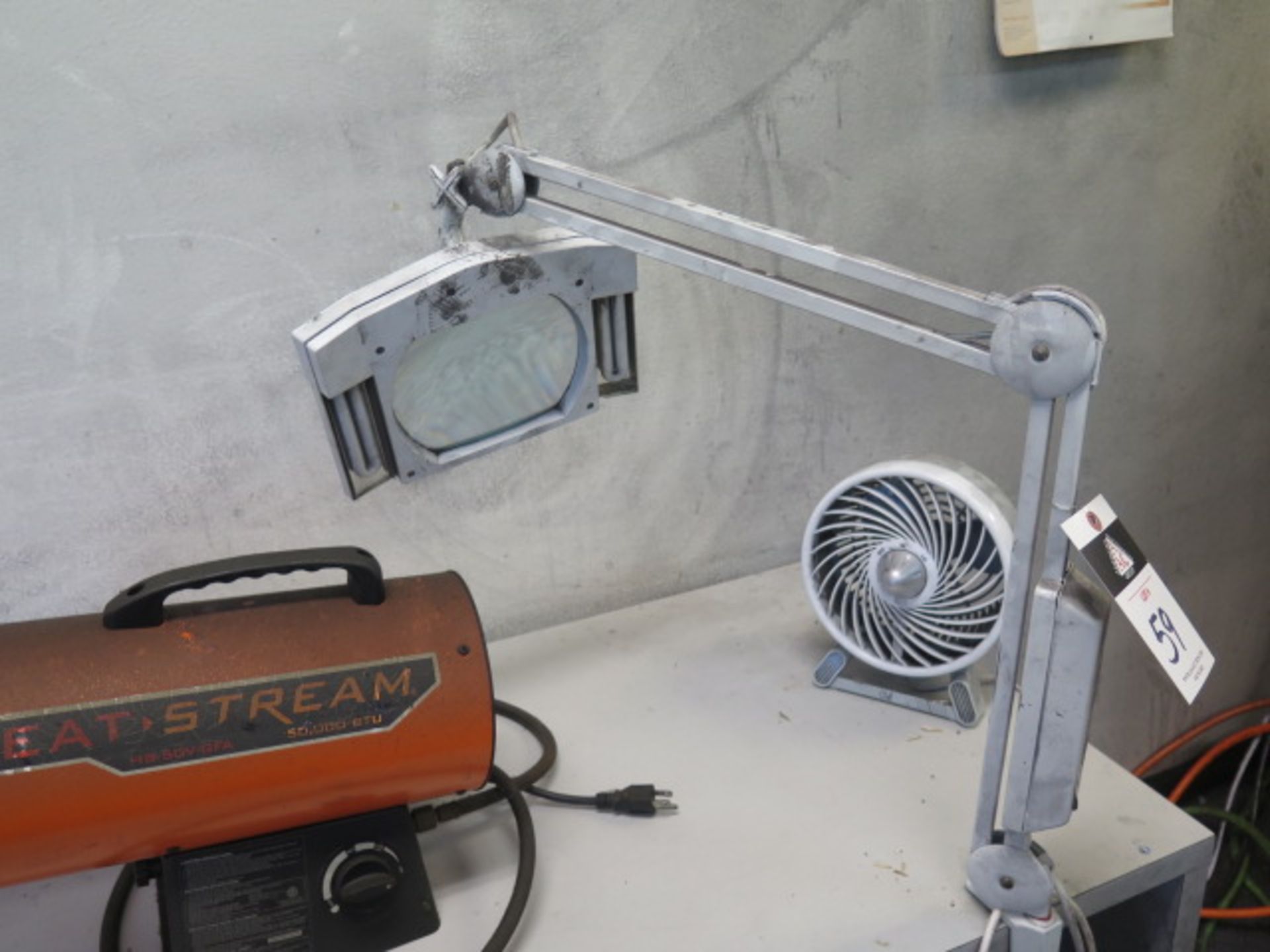 Magnifying Lamp and Heater (SOLD AS-IS - NO WARRANTY) - Bild 2 aus 3