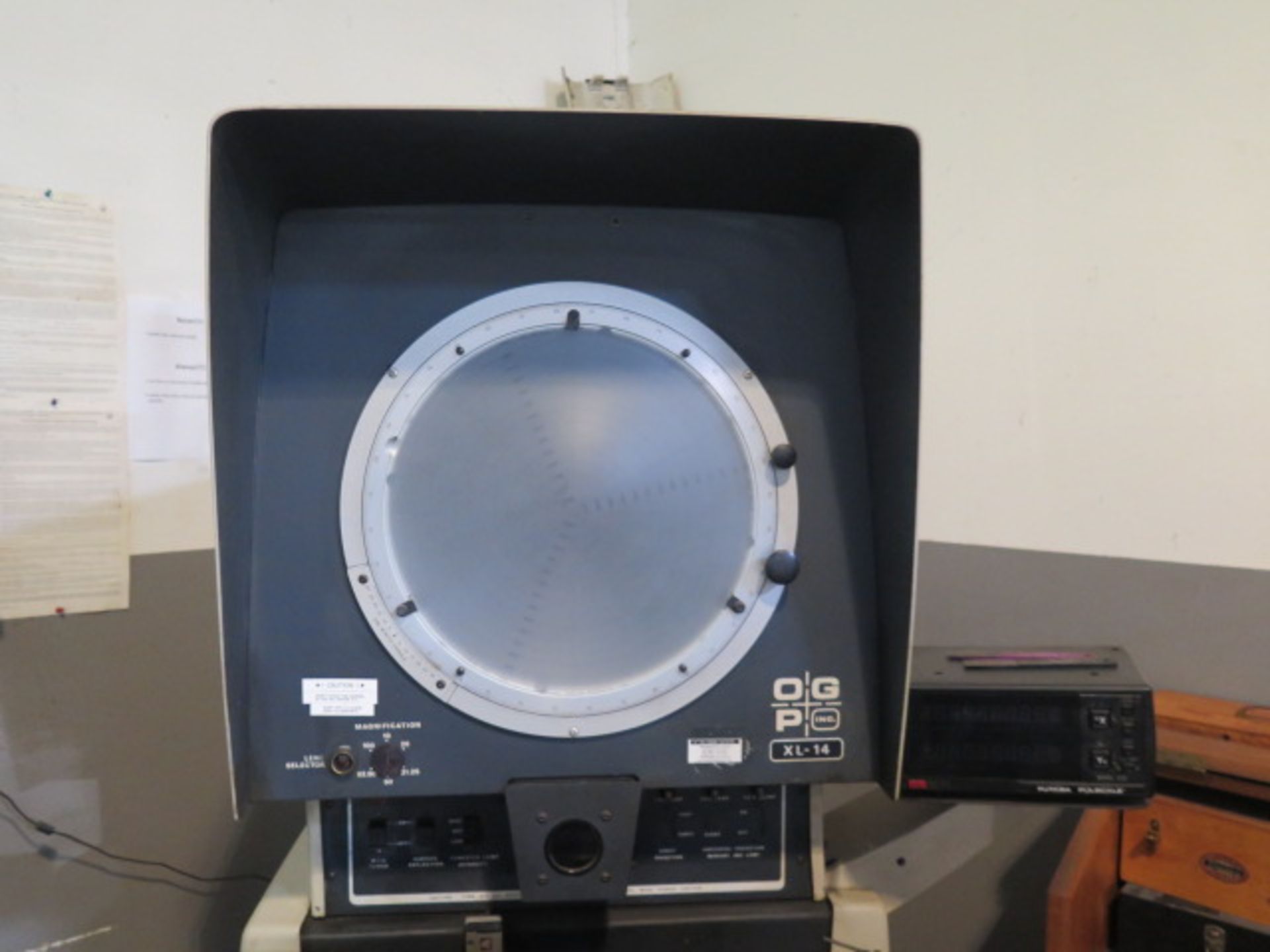 OPG XL-14 14” Optical Comparator w/ Futaba DRO, Surface Illumination, 6 ½” x 27” Table (SOLD AS-IS - - Bild 4 aus 10