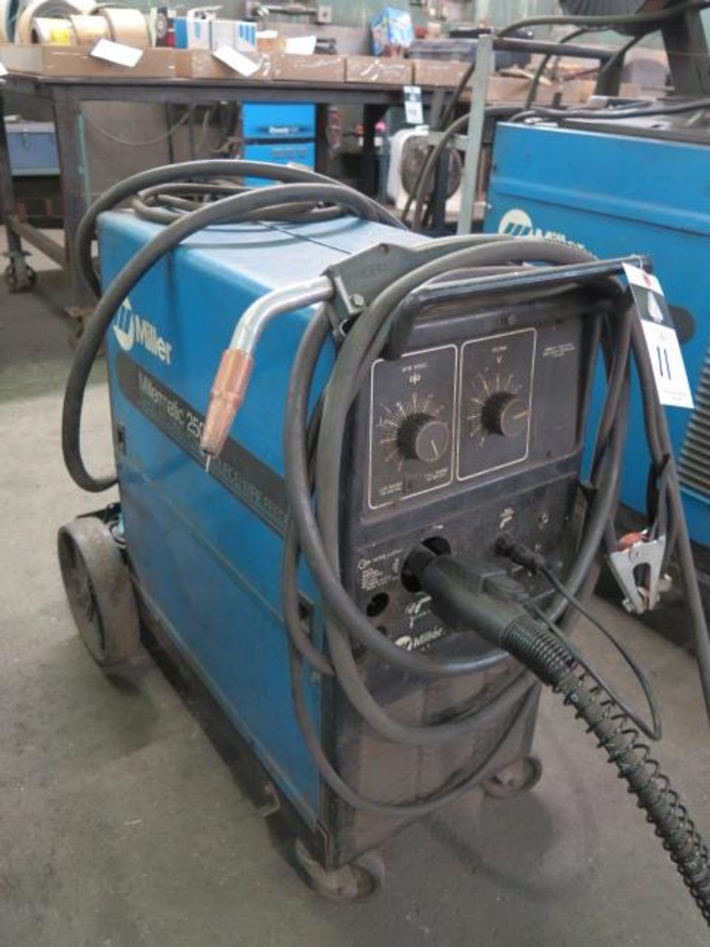 Miller Millermatic 250 CV-DC Arc welding Power Source and Wire Feeder (SOLD AS-IS - N0 WARRANTY) - Image 2 of 5