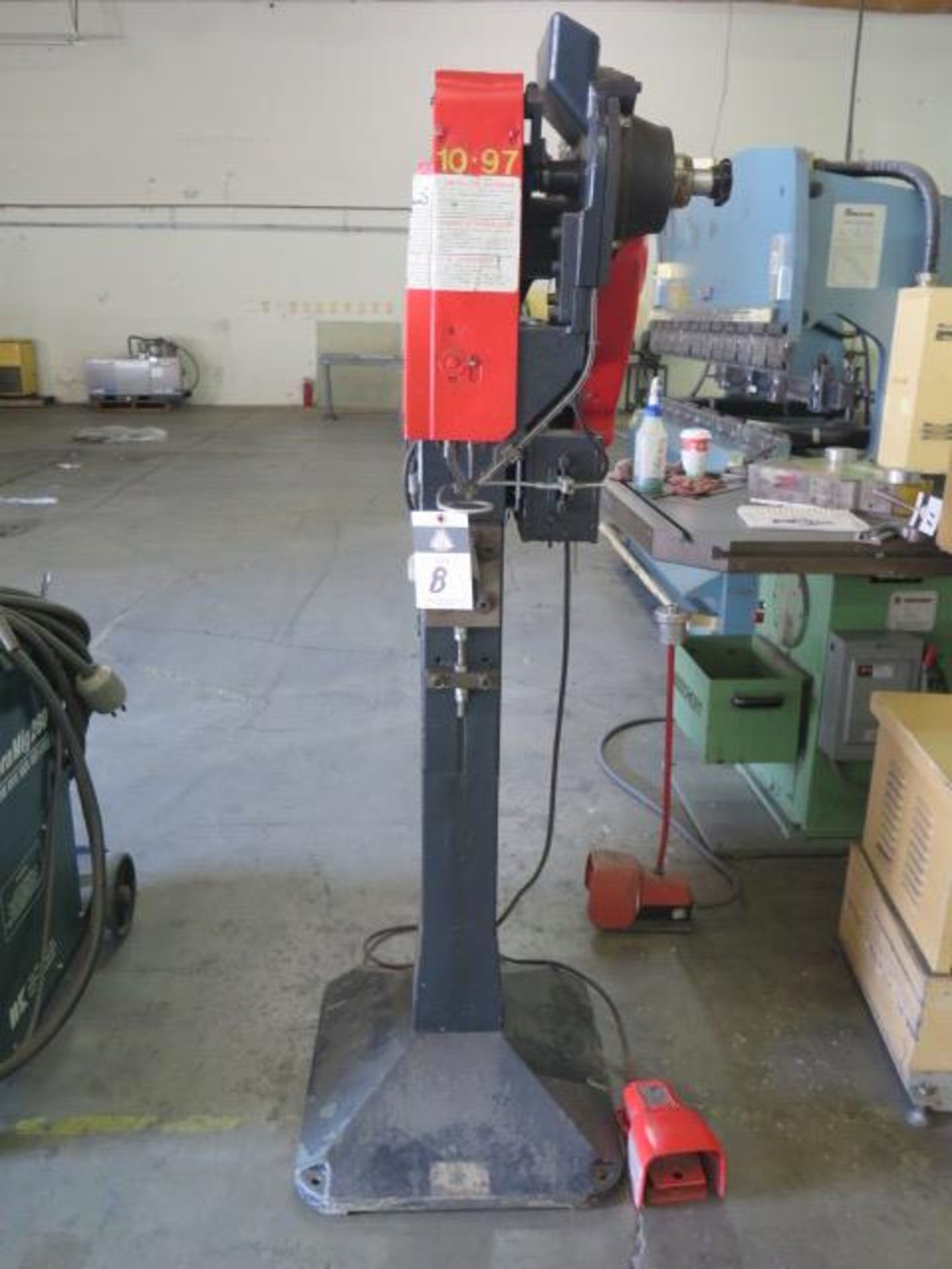 Milford mdl. 256 REV3 Automatic Riveter s/n 1273 w/ Feeder (SOLD AS-IS - NO WARRANTY) - Image 2 of 10