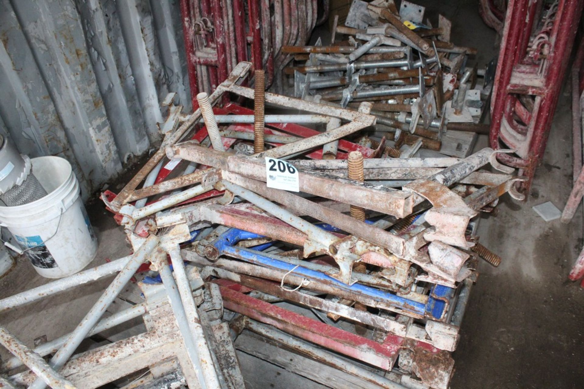 LARGE QTY OF PLANK OUTRIGGERS ON (1) SKID