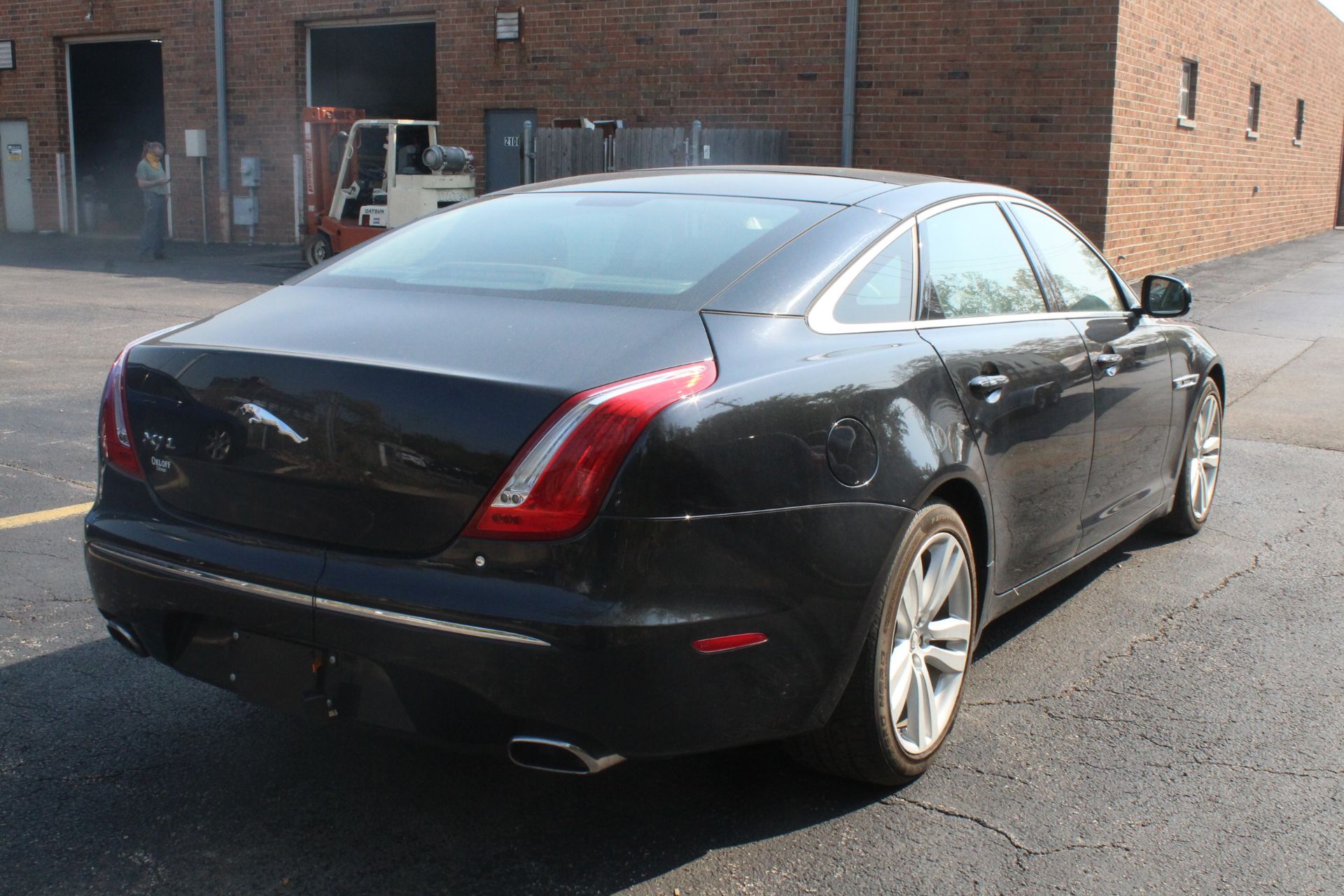 2012 JAGUAR XJL PORTFOLIO FOUR DOOR SEDAN, 5.0L V-8, VIN SAJWA2GB1CLV30556, 24,288 MILES SHOWN - Image 5 of 17