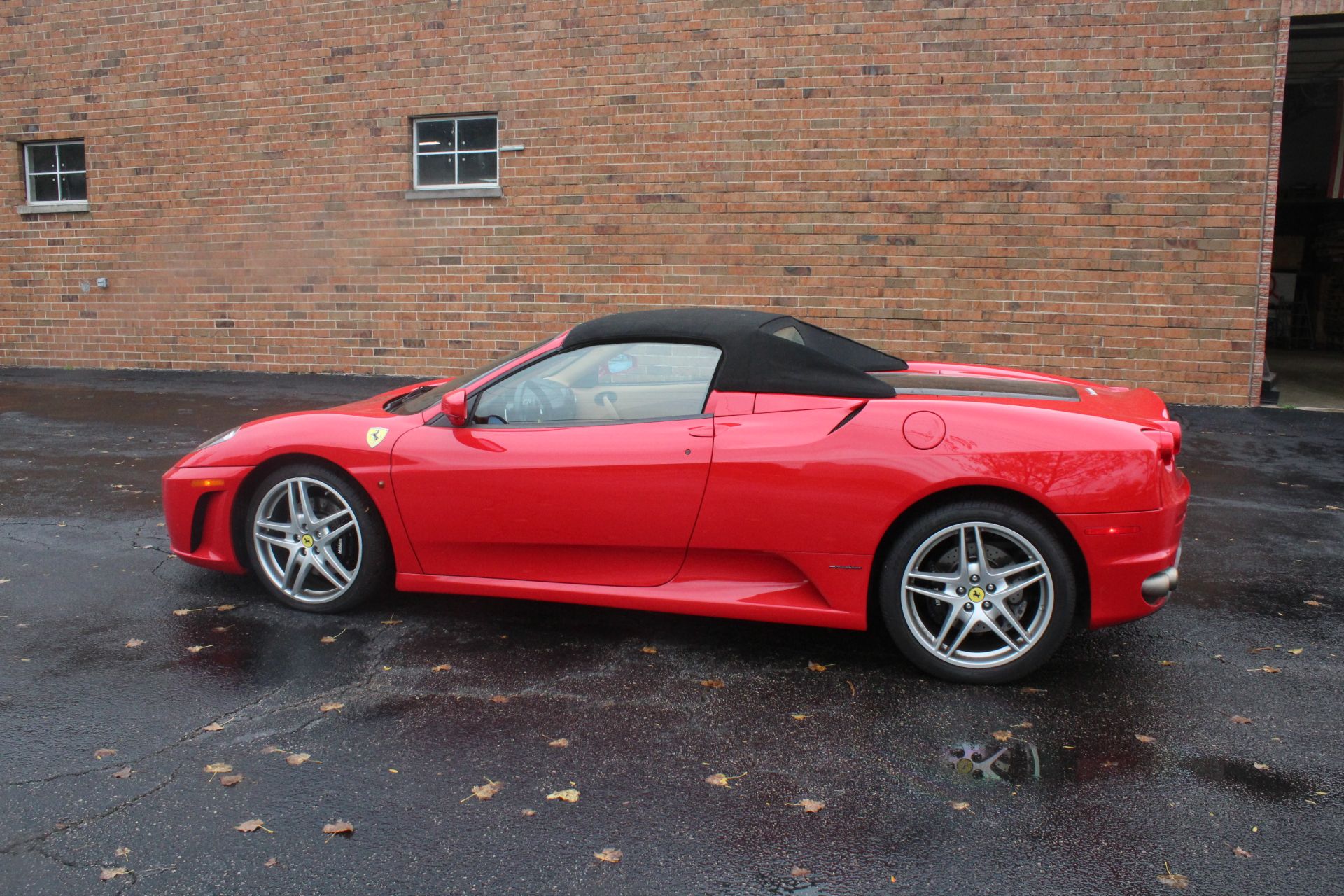 2007 FERRARI F430 SPIDER CONVERTIBLE, 4.3L V-8, AUTO. WITH PADDLE SHIFTERS, VIN ZFFEW59A470155563, - Image 4 of 19