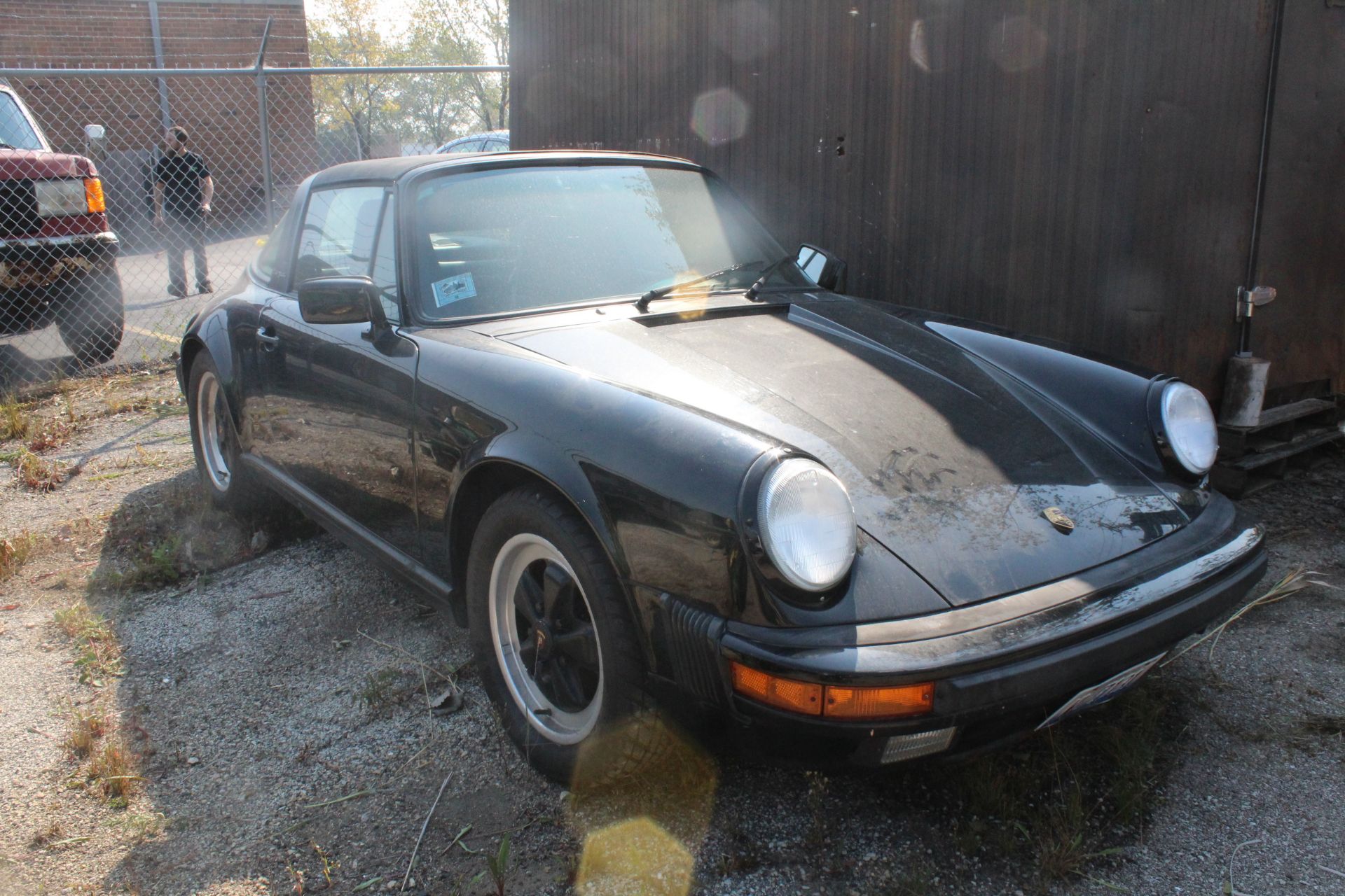 1987 PORSCHE 911 CARRERA, 3.2L H6, CONVERTIBLE, VIN WP0EB0915HS161844 (NOT CURRENTLY RUNNING AND CUR - Image 2 of 7