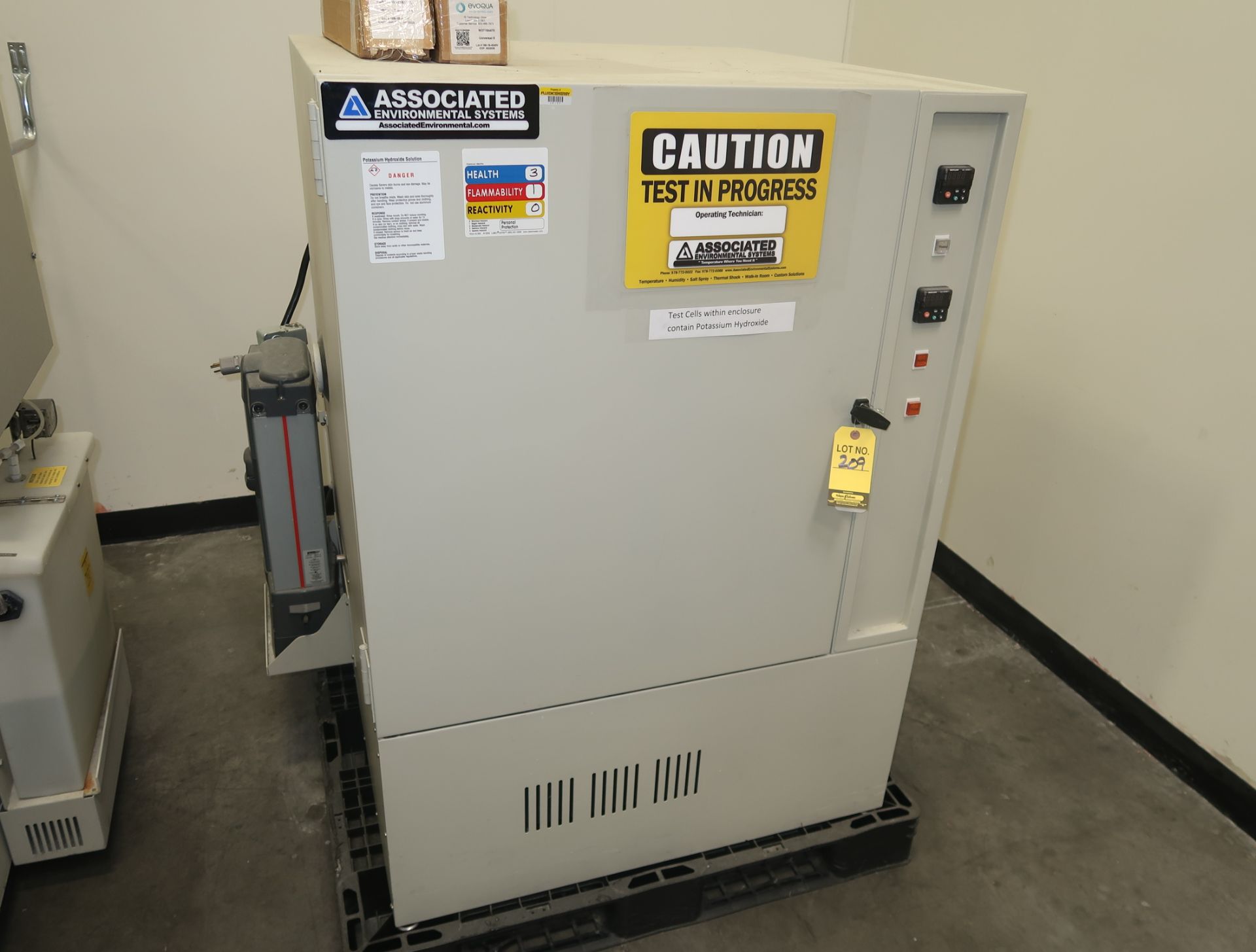 ASSOCIATED ENVIRONMENTAL CHAMBER SYSTEMS, MDL. LH-10, SN. 9755, 120V, 1PH