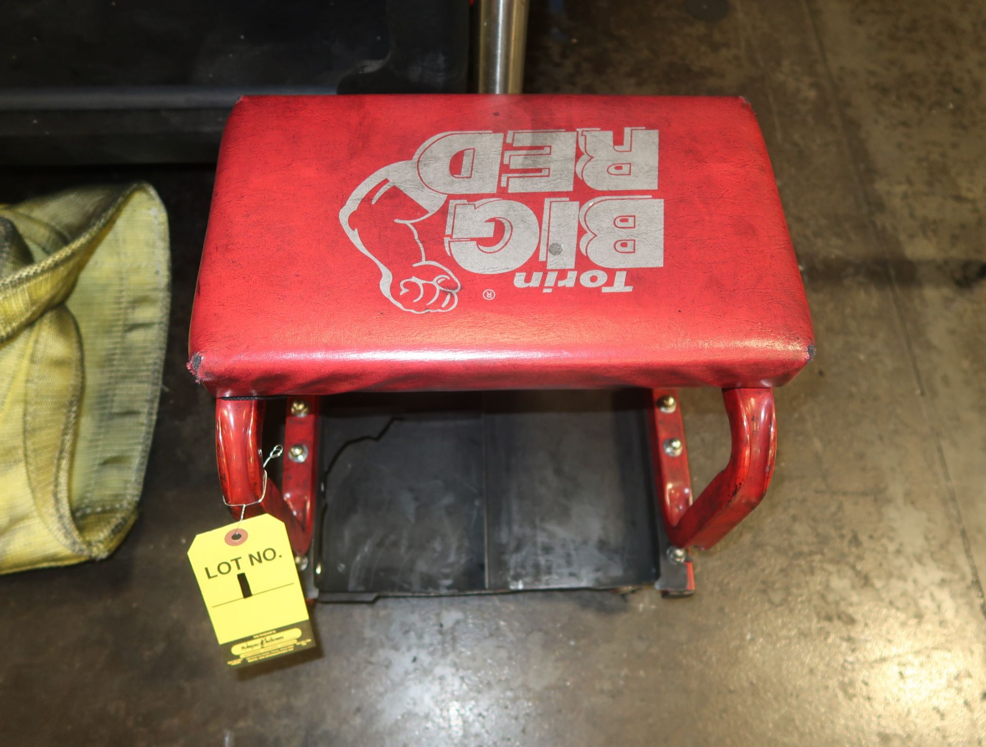 TORIN BIG RED MECHANICS STOOL