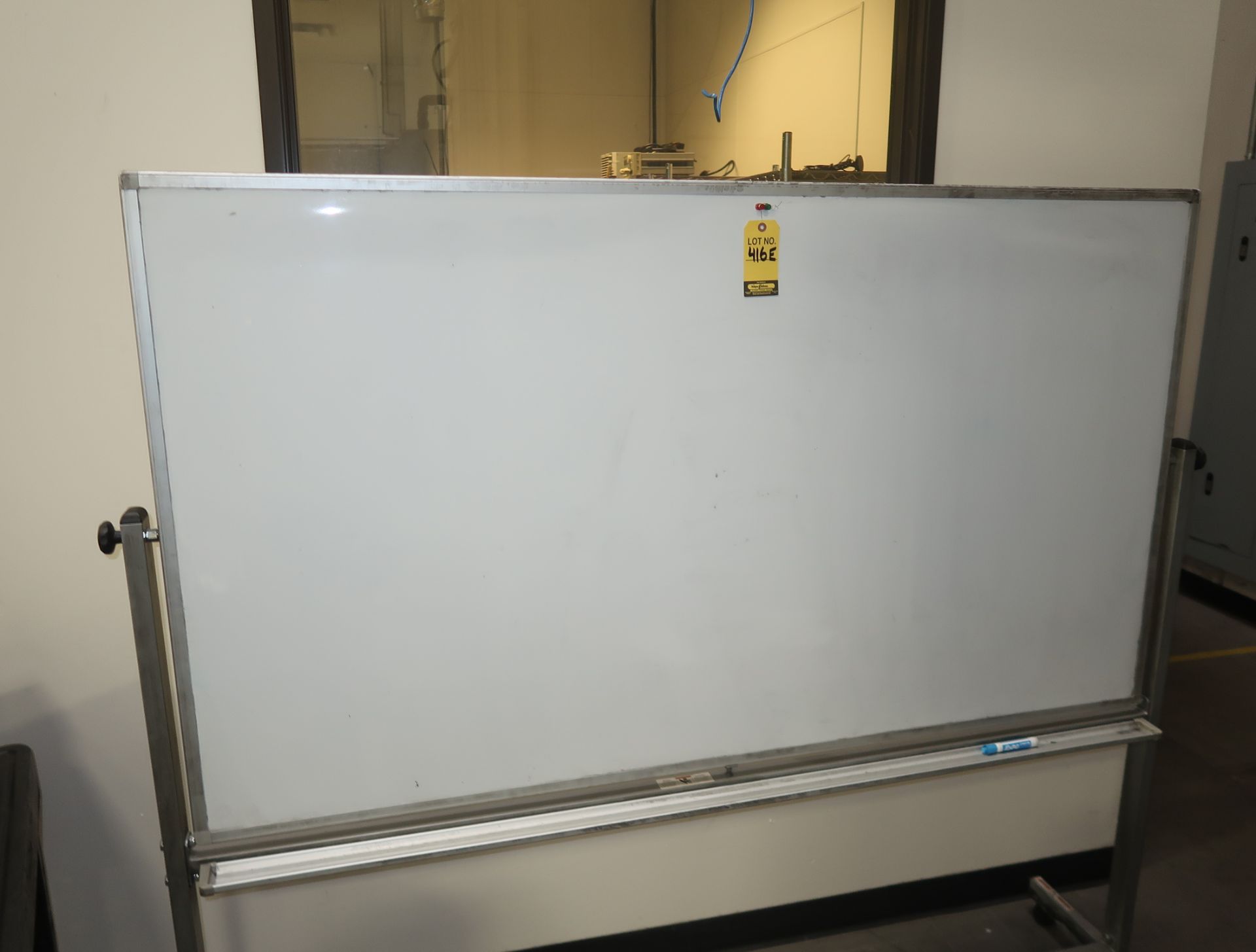 PORTABLE WHITE BOARD