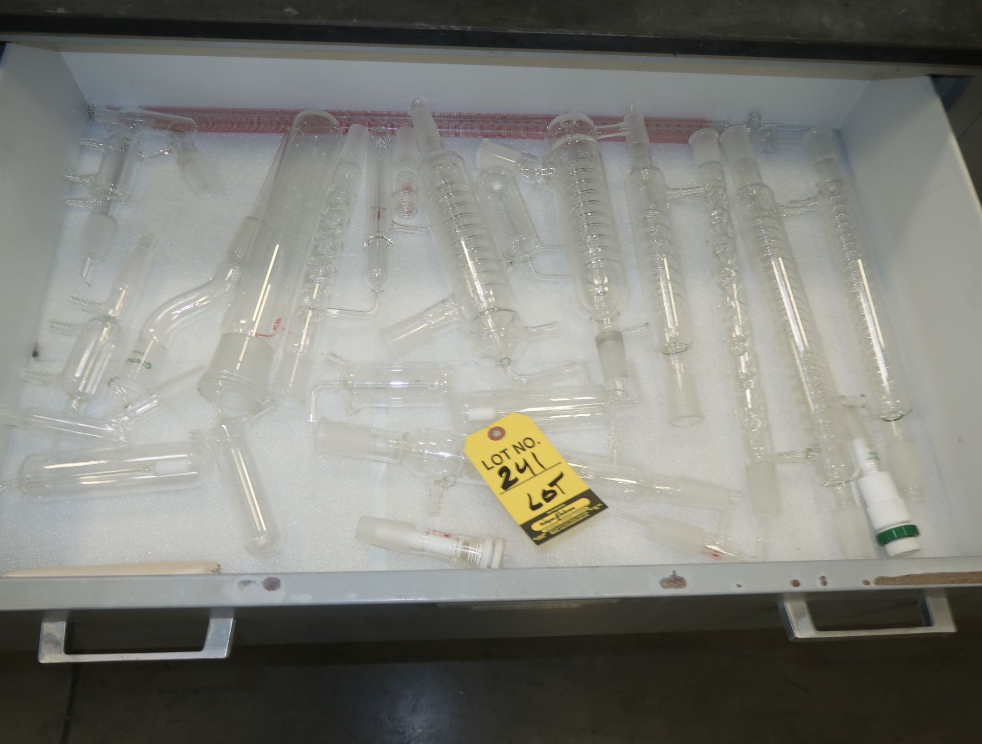 LOT LAB GLASS IN 1-DRAWER