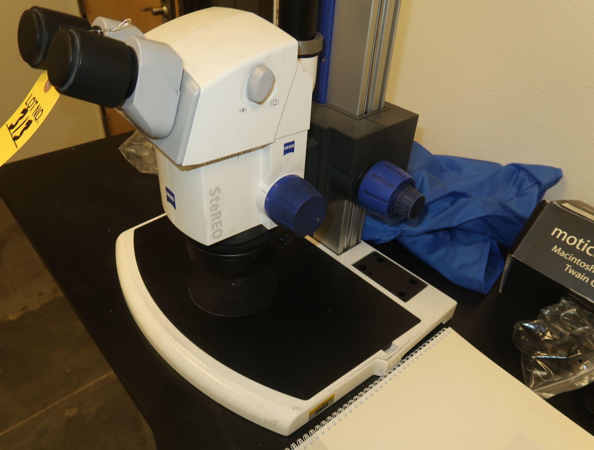 ZEISS STEREO DISCOVERY STEREO MICROSCOPE - Image 2 of 4