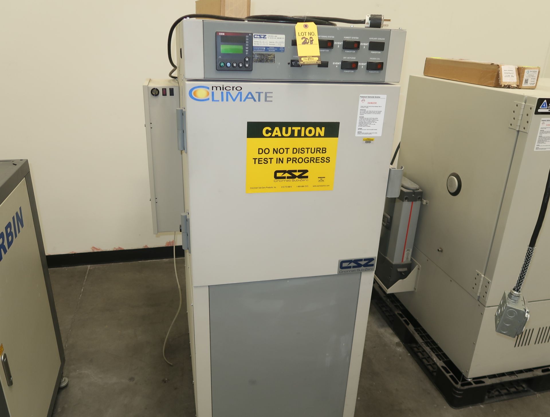 CSZ ENVIRONMENTAL CHAMBER, MDL. MCHS-3-.33-H/AC