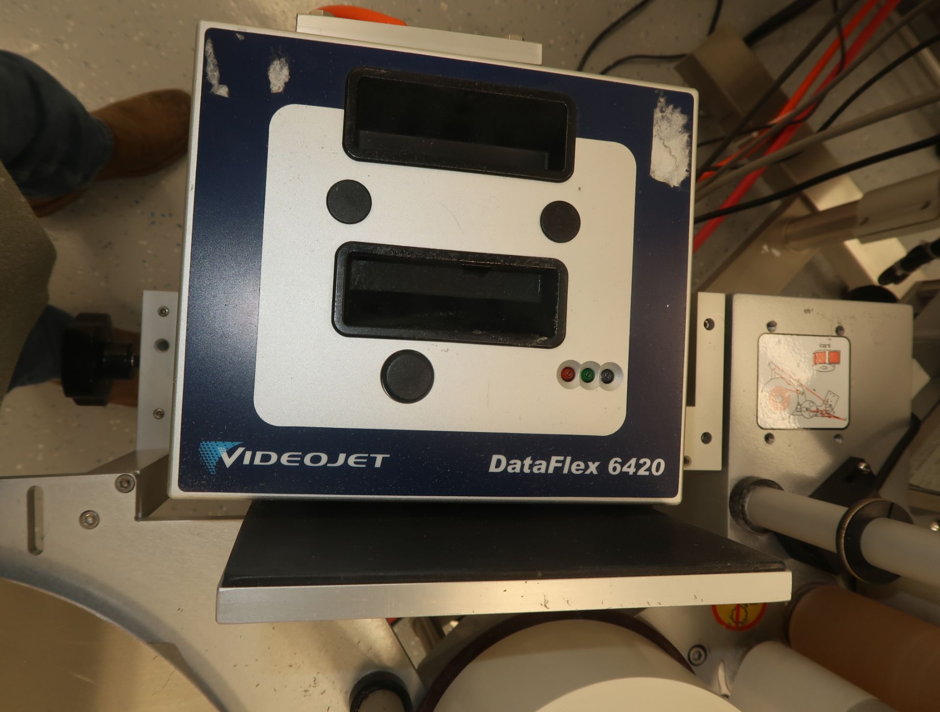 CVC 300C WRAP LABELER W/ (2) VIDEOJET DATAFLEX 6420 THERMAL TRANSFER INDUSTRIAL PRINTERS - Image 4 of 6