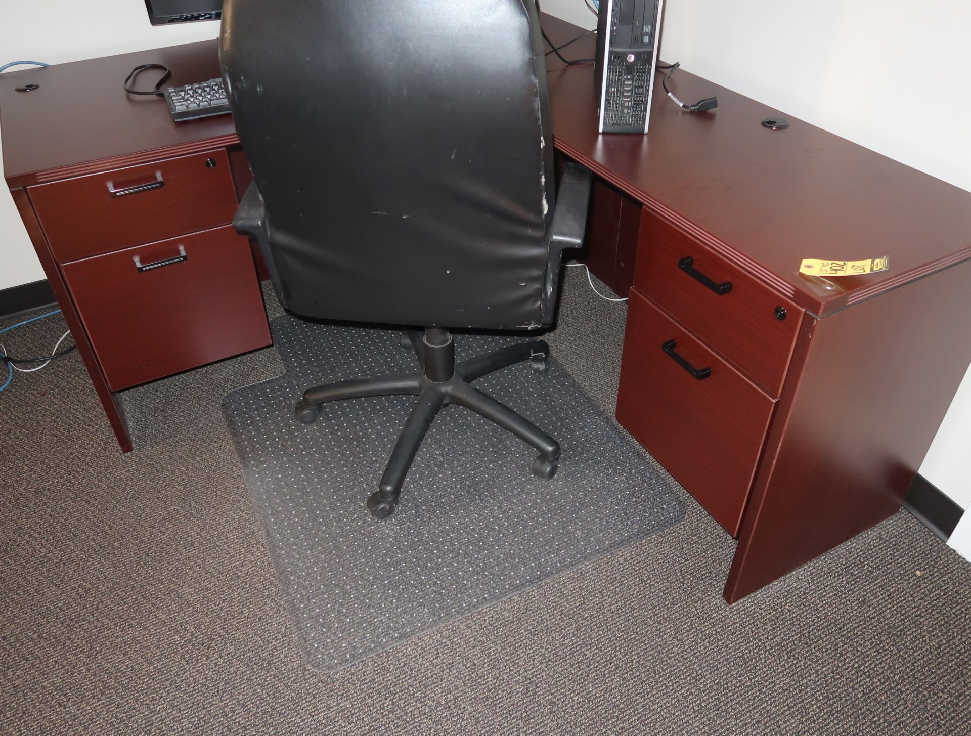 LOT OFFICE FURNITURE & CABINETS