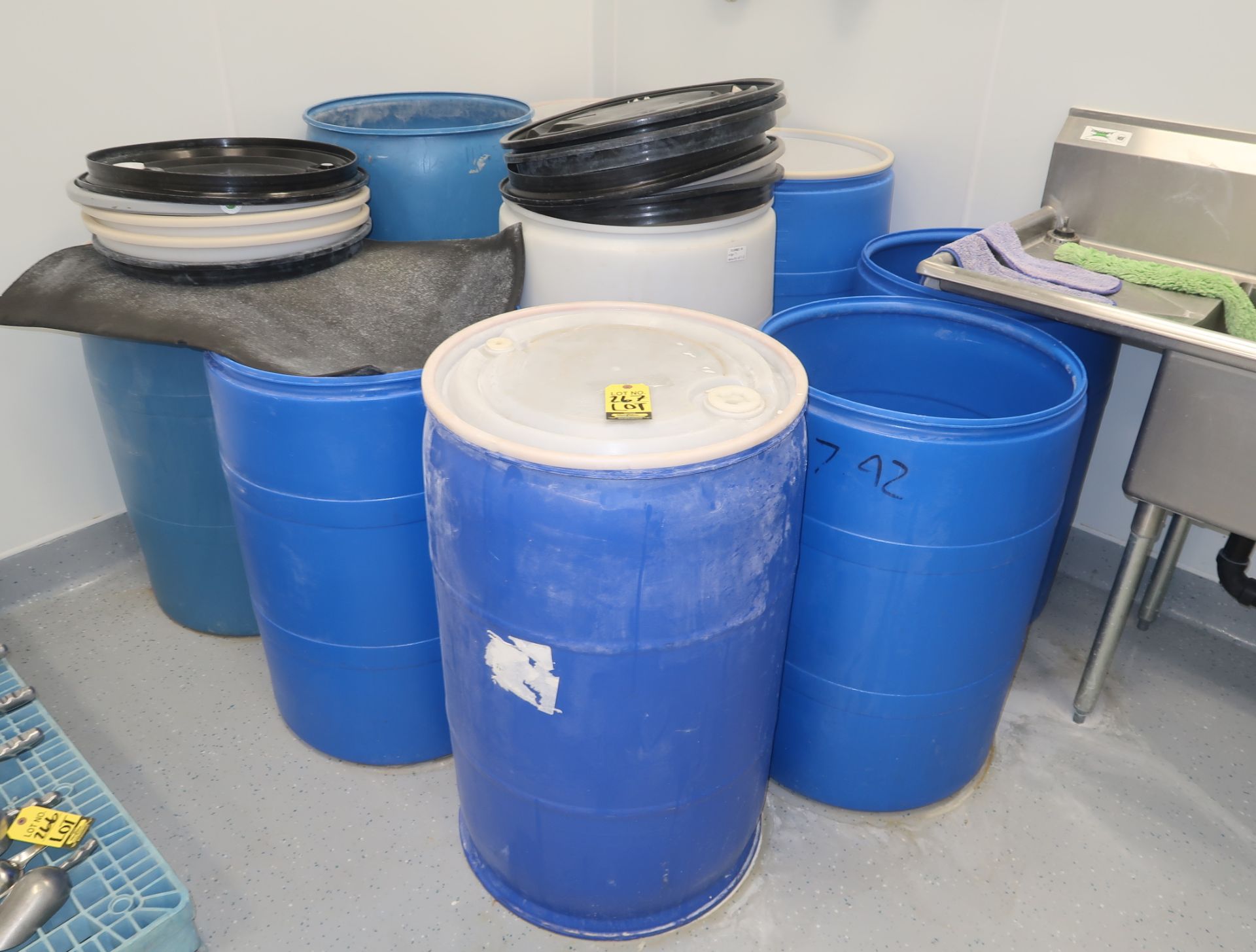 LOT EMPTY 50 GAL DRUMS