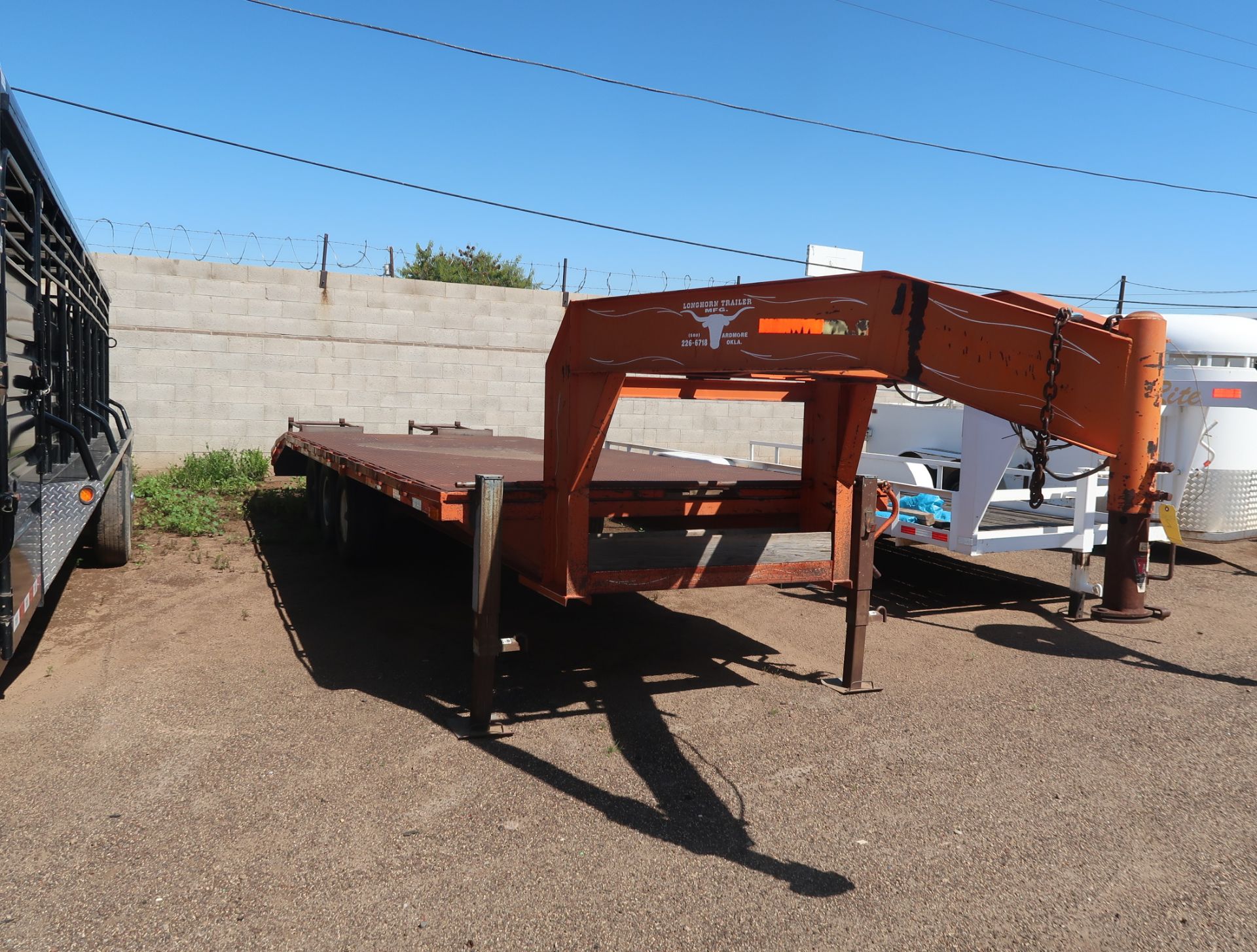 2000 LONGHORN 20' TRI-AXLE EQUIPMENT TRAILER, DOVE-TAIL, GOOSENECK, STEEL DECK, VIN.