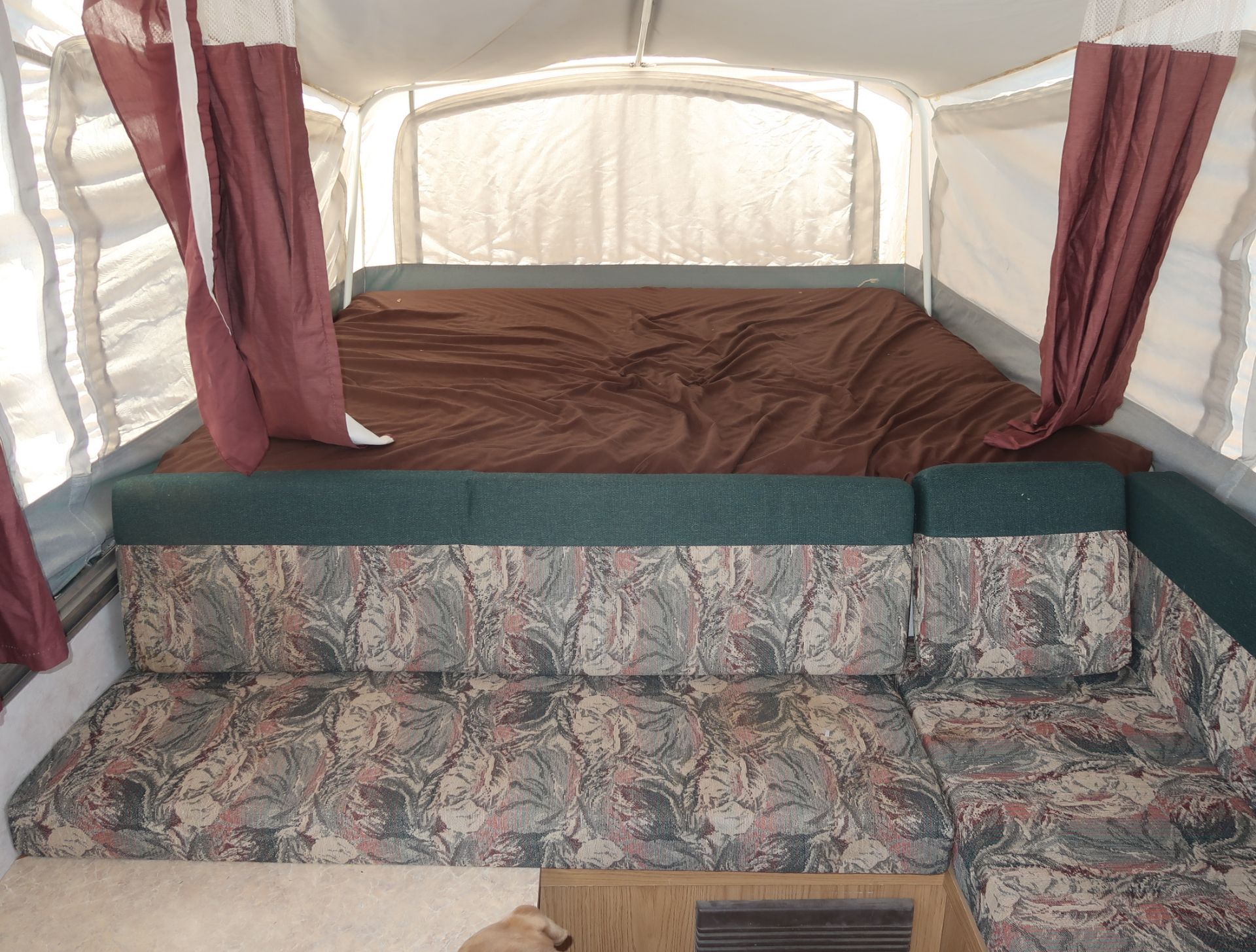 COLEMAN NIAGARA POP-UP CAMPER, TWIN KING BEDS, CARTRIDGE TOILET/SHOWER, PROPANE TANKS, AC UNIT, - Image 8 of 12