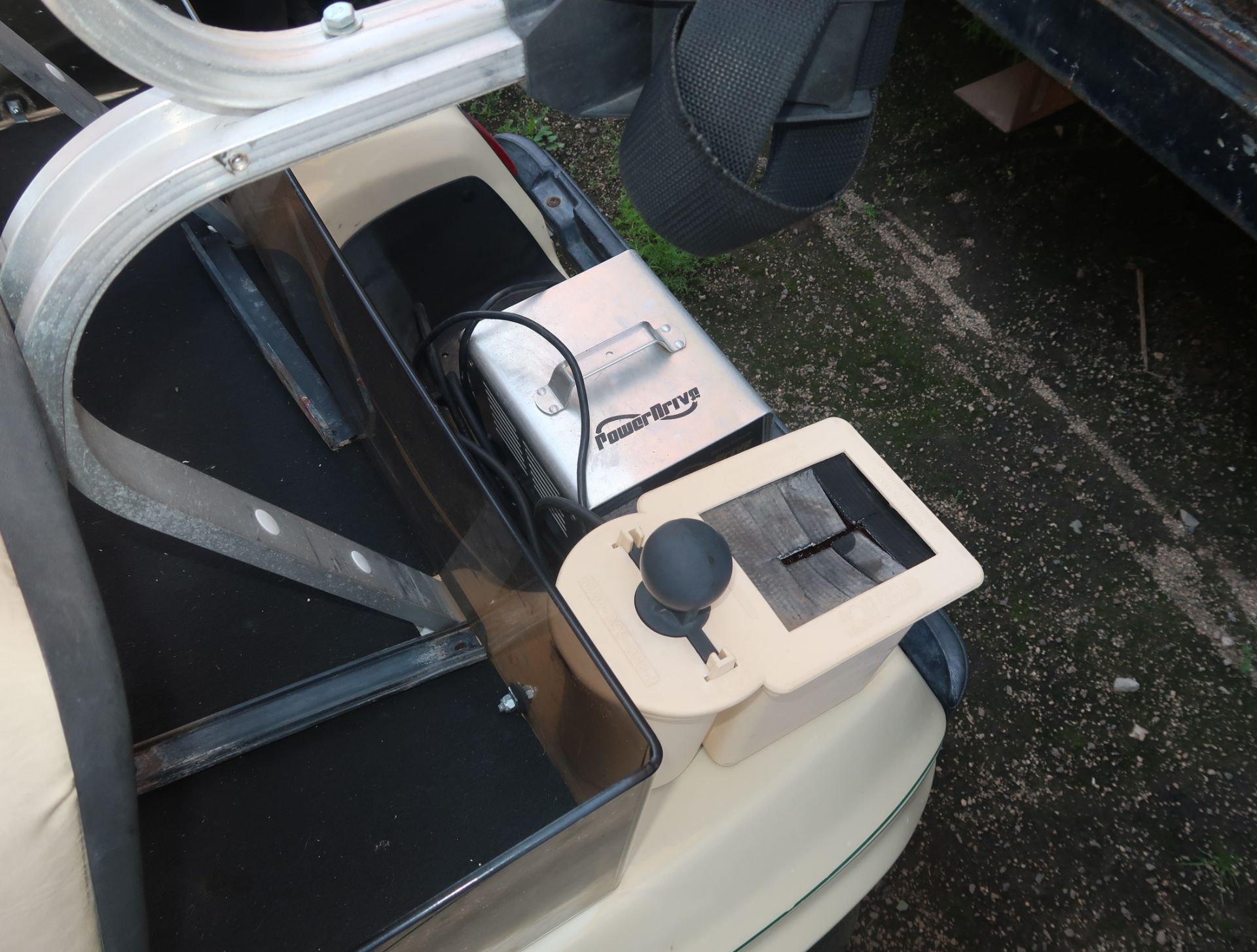 2002 CLUB CAR GOLF CART W/CHARGER - Image 3 of 3