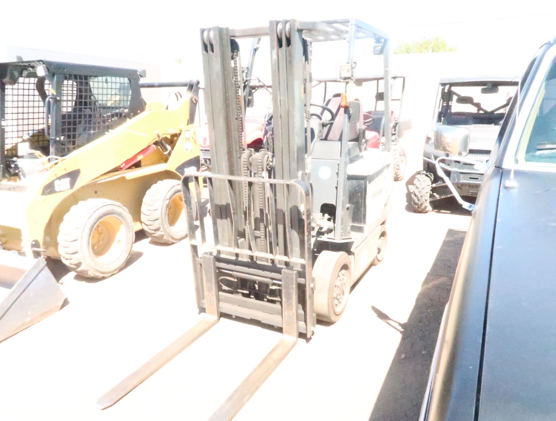 NISSAN 50 ELECTRIC FORKLIFT, W/CHARGER, CUSHION TIRE, 5000# CAP., MDL. MC1B2L25S, SN. D795293, 5,32 - Image 3 of 6