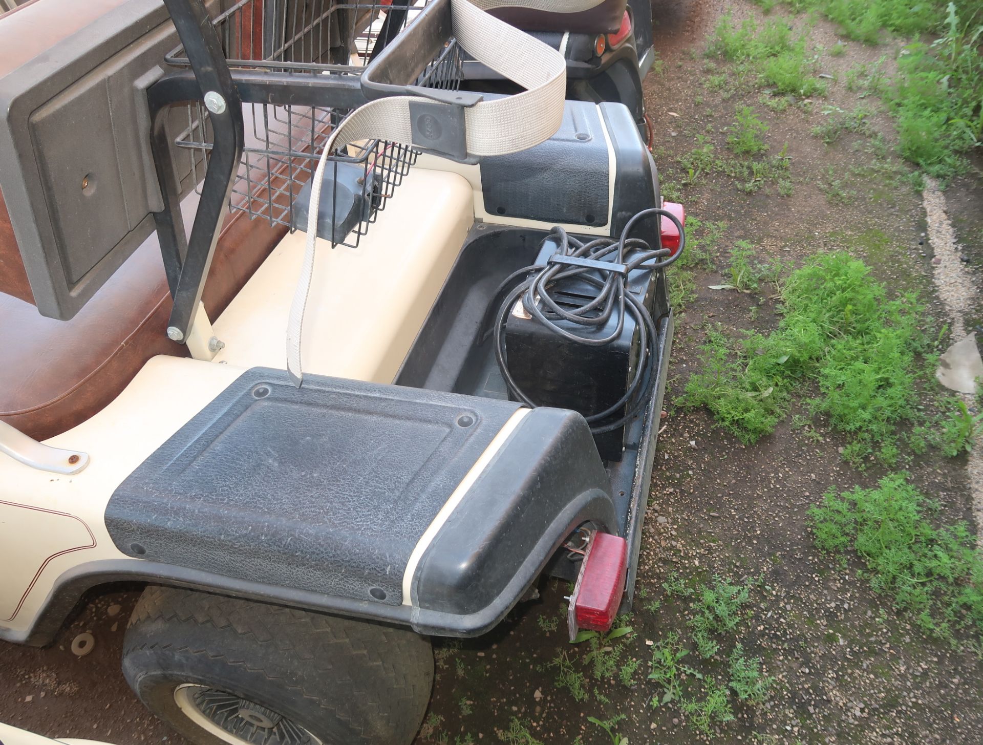 19874 EZ-GO GOLF CART W/CHARGER - Image 3 of 3