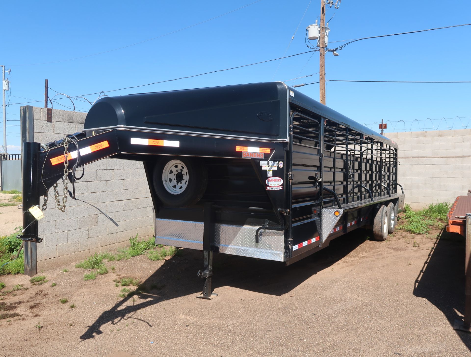 2017 BANENS 26' LIVESTOCK TRAILER, TANDEM AXLE, GOOSENECK, VIN. 3BZGP2629HC003239 (BANKRUPTCY ASSET,