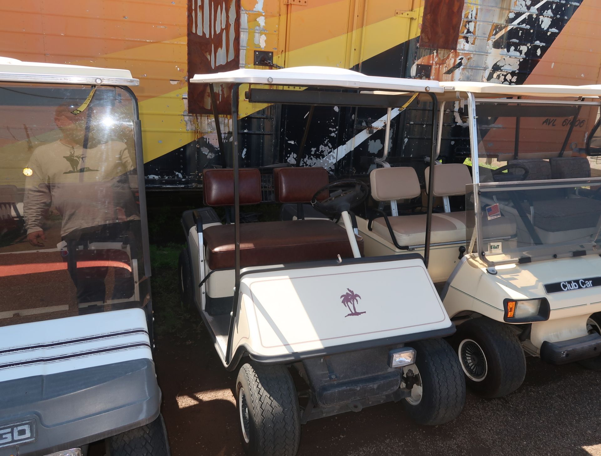 19874 EZ-GO GOLF CART W/CHARGER