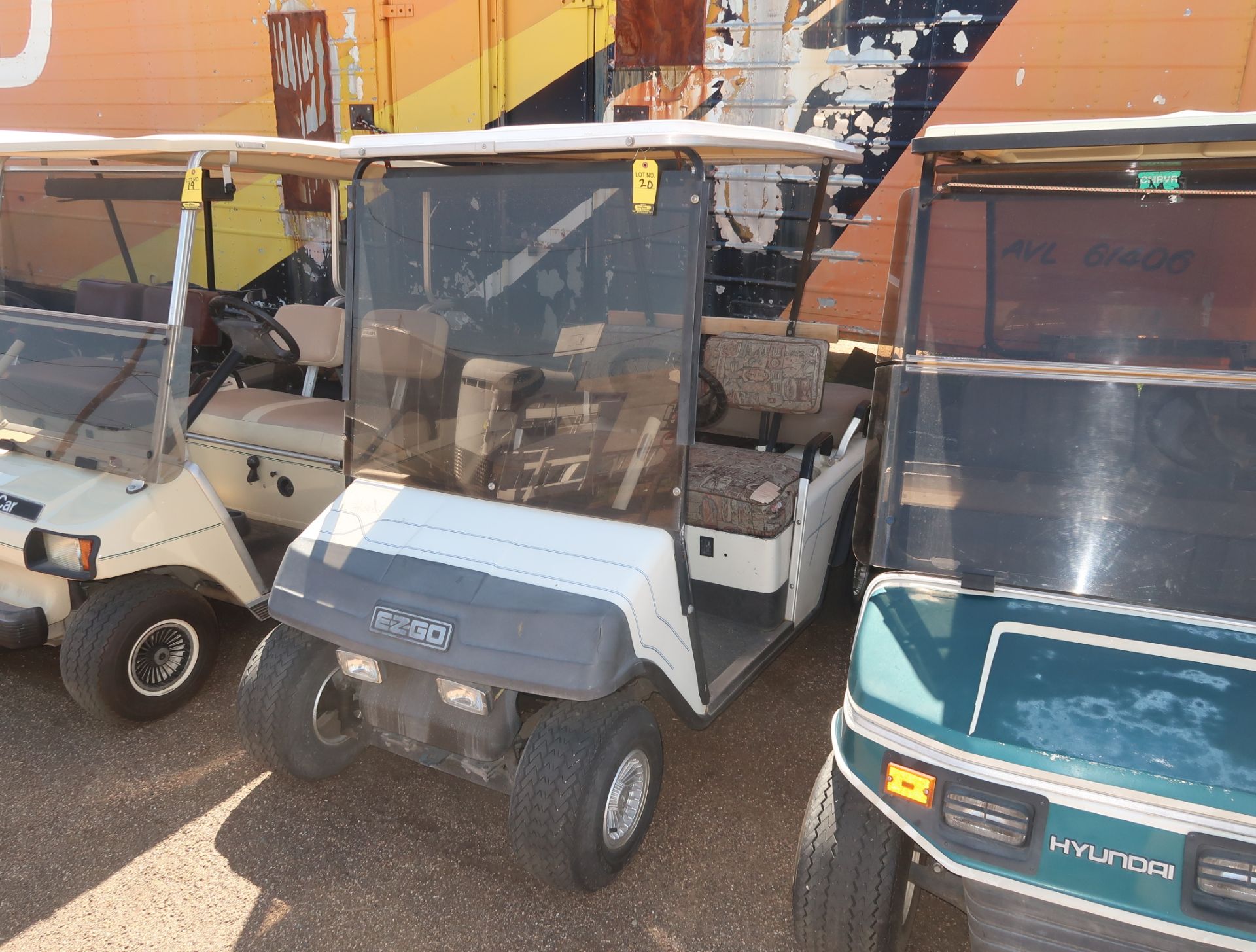 1989 EZ-GO GOLF CART W/CHARGER - Image 2 of 2