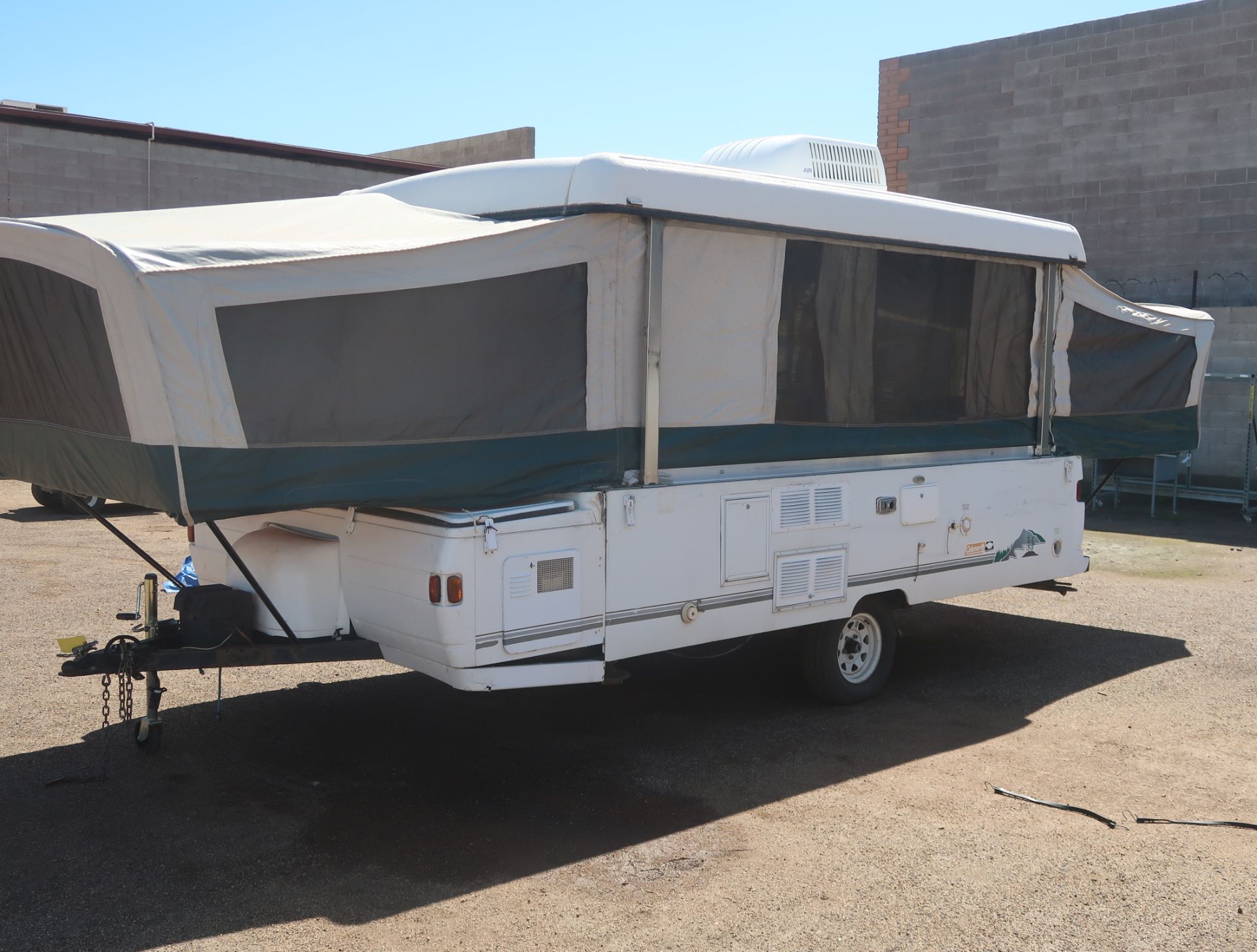 COLEMAN NIAGARA POP-UP CAMPER, TWIN KING BEDS, CARTRIDGE TOILET/SHOWER, PROPANE TANKS, AC UNIT, - Image 12 of 12