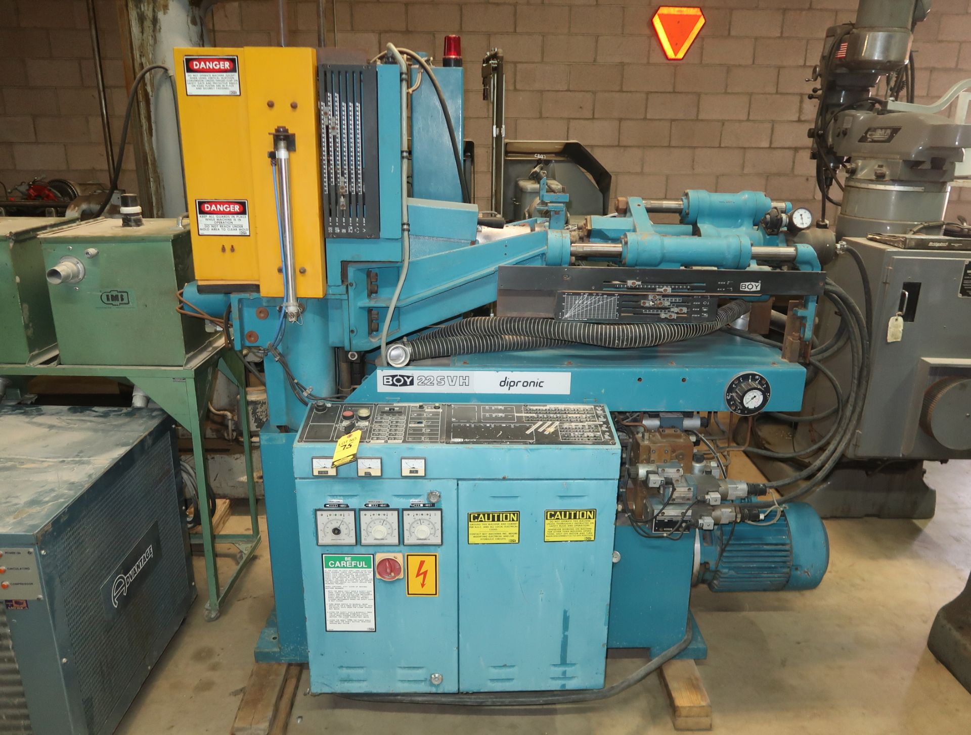 BOY 22 SVH PLASTIC INJECTION MOLDER MDL. 22990