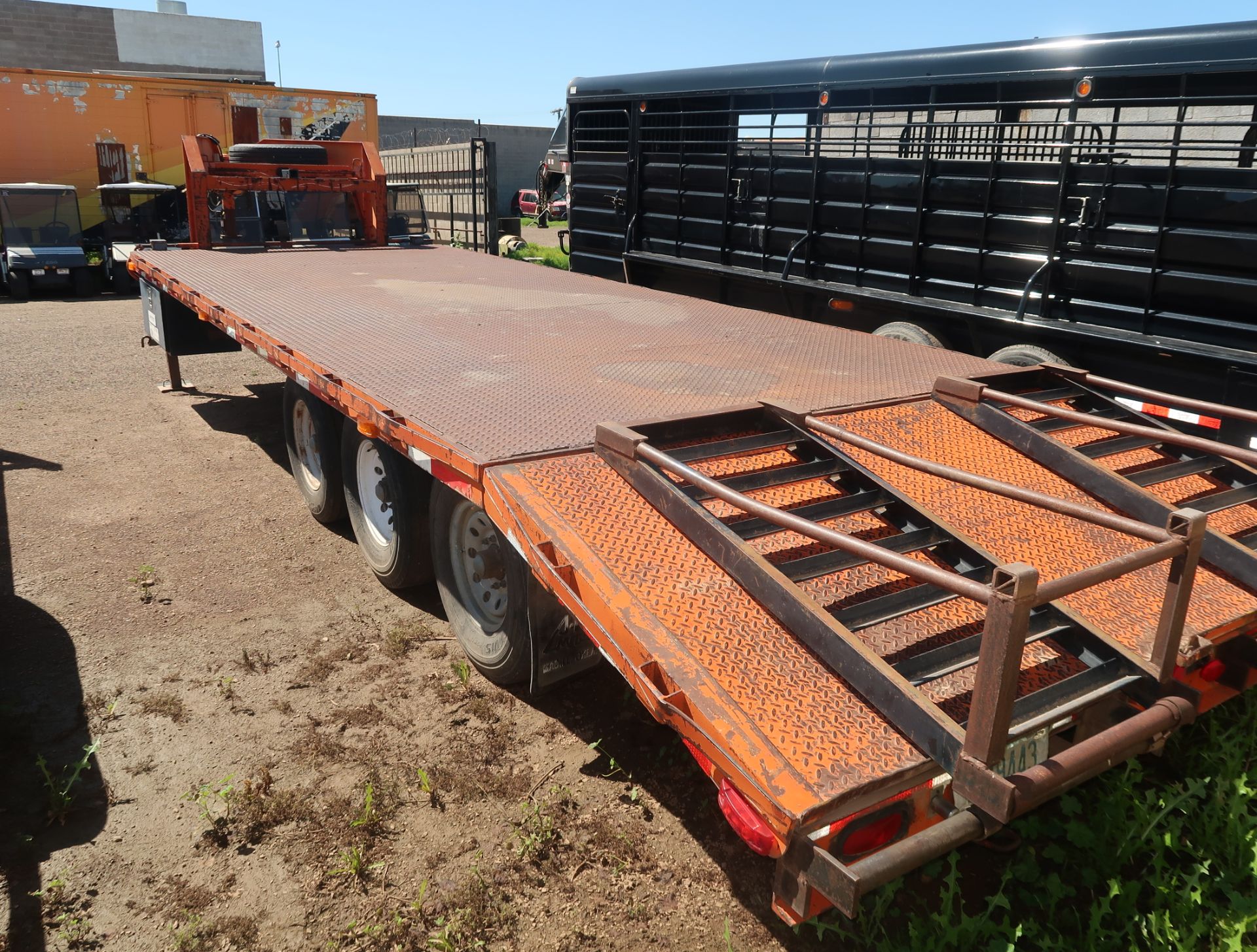 2000 LONGHORN 20' TRI-AXLE EQUIPMENT TRAILER, DOVE-TAIL, GOOSENECK, STEEL DECK, VIN. - Image 4 of 4