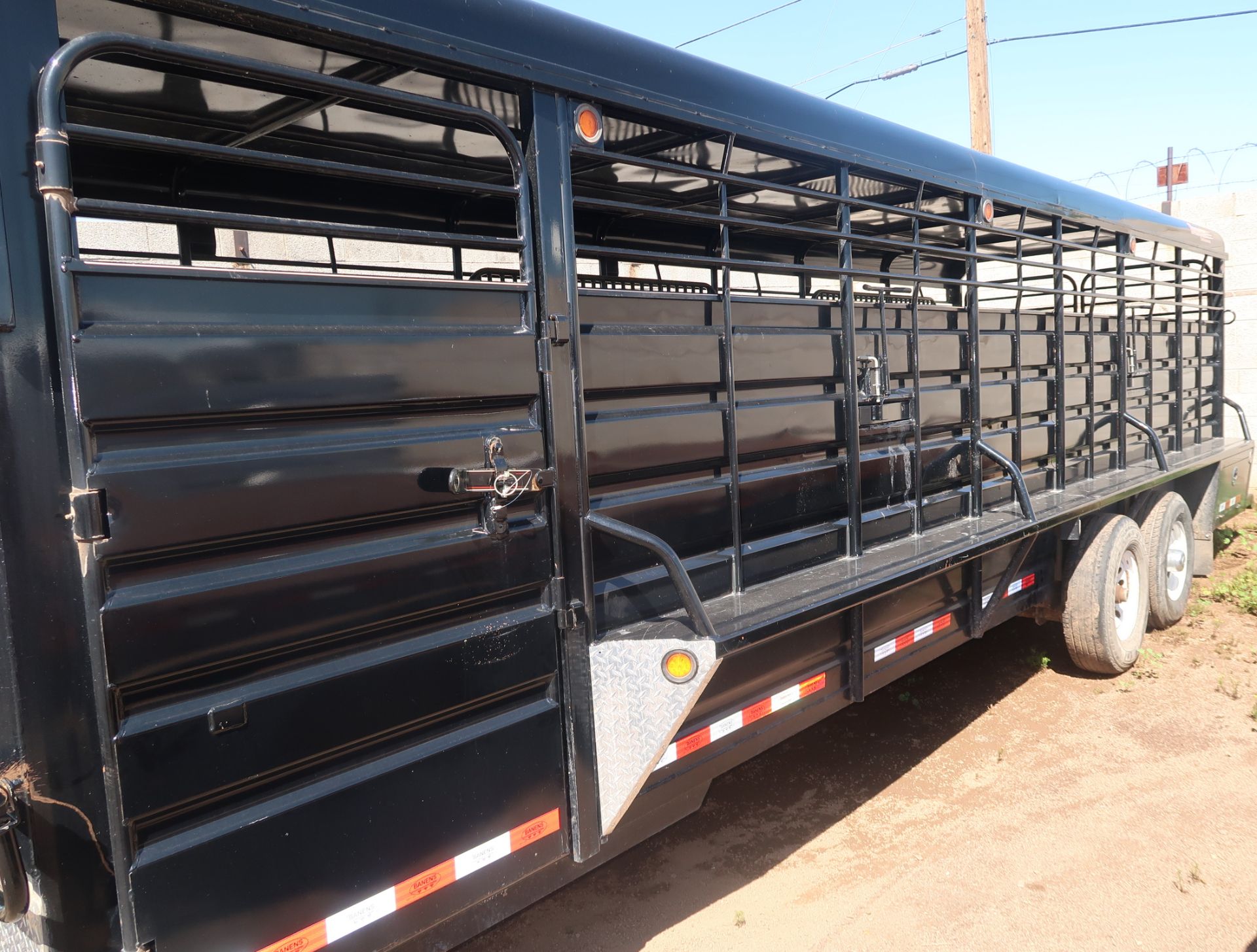 2017 BANENS 26' LIVESTOCK TRAILER, TANDEM AXLE, GOOSENECK, VIN. 3BZGP2629HC003239 (BANKRUPTCY ASSET, - Image 4 of 7